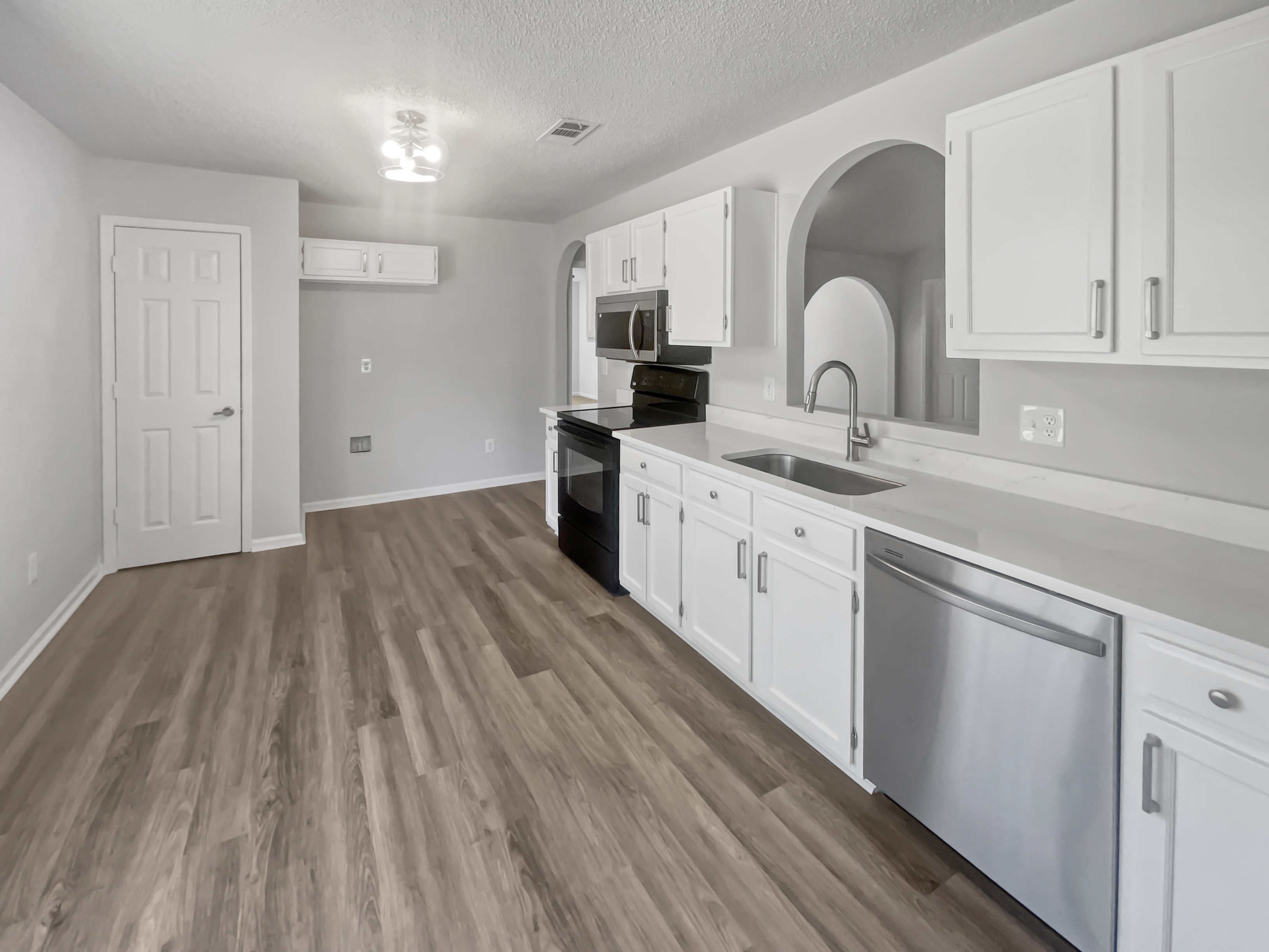 Photo 6 of 22 of 5933 Copper Lake Dr, Jacksonville, FL