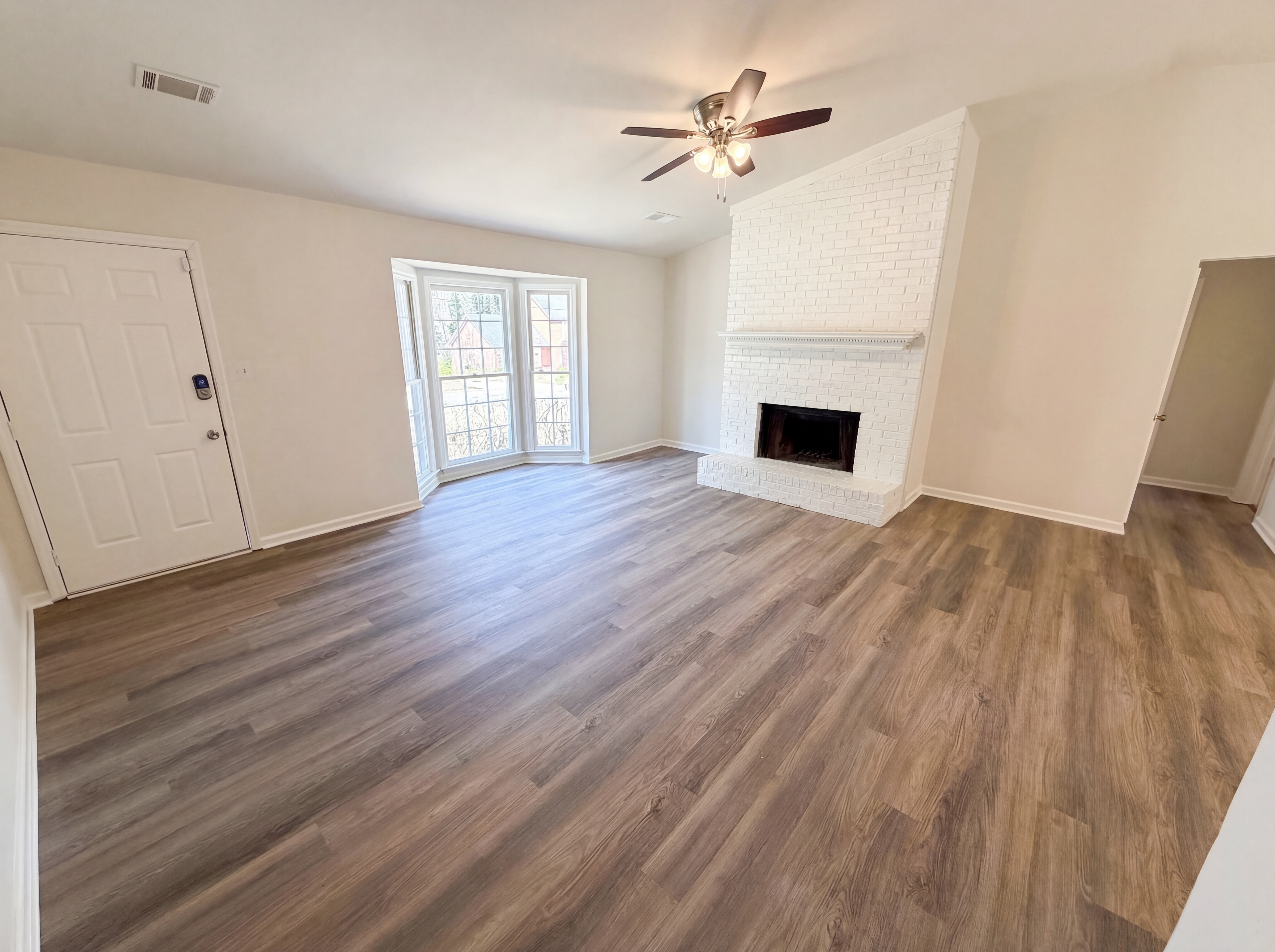 Photo 3 of 18 of 5003 Henson Dr SW, Mableton, GA