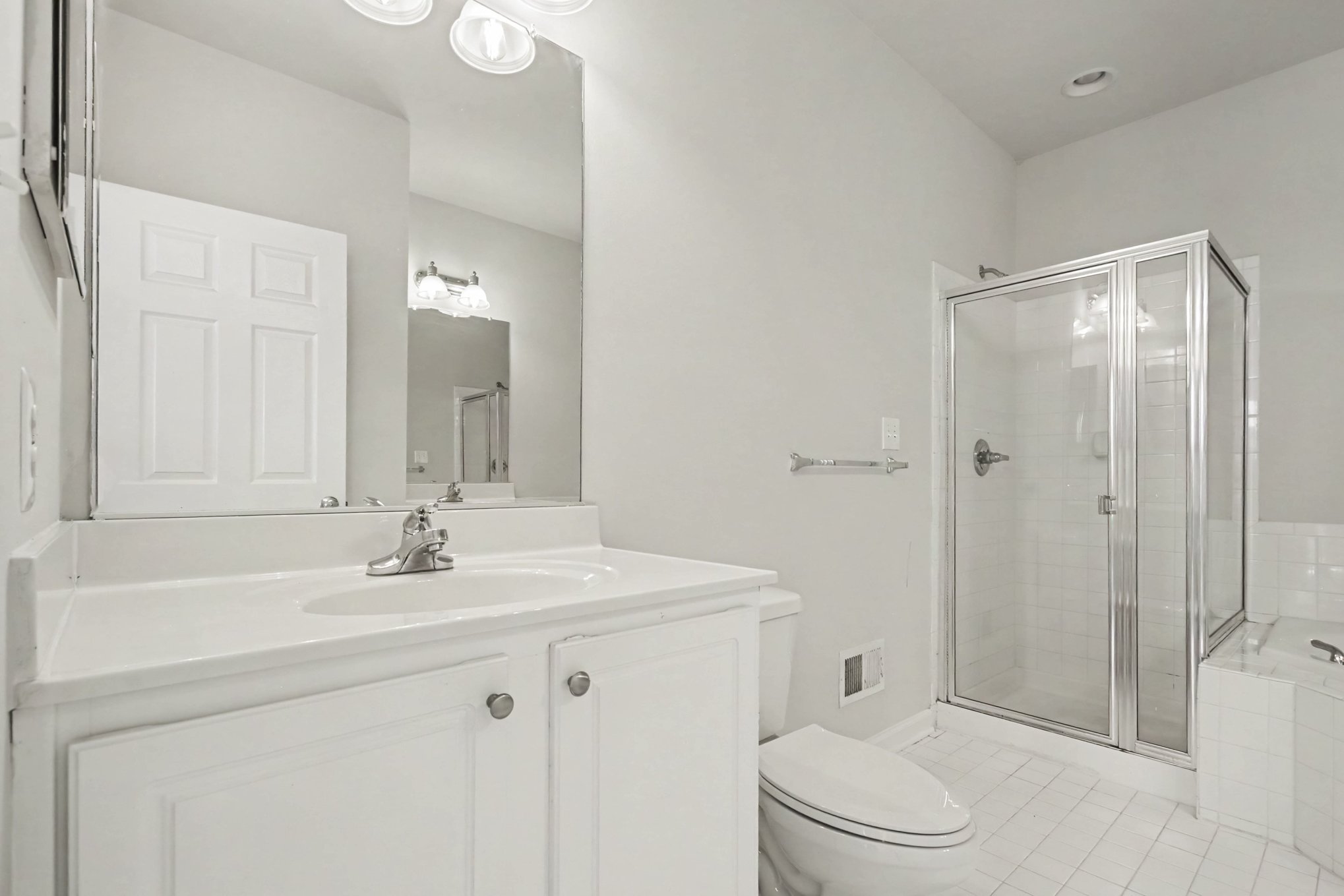 Photo 7 of 19 of 16759 Shingle Oak Dr, Woodbridge, VA