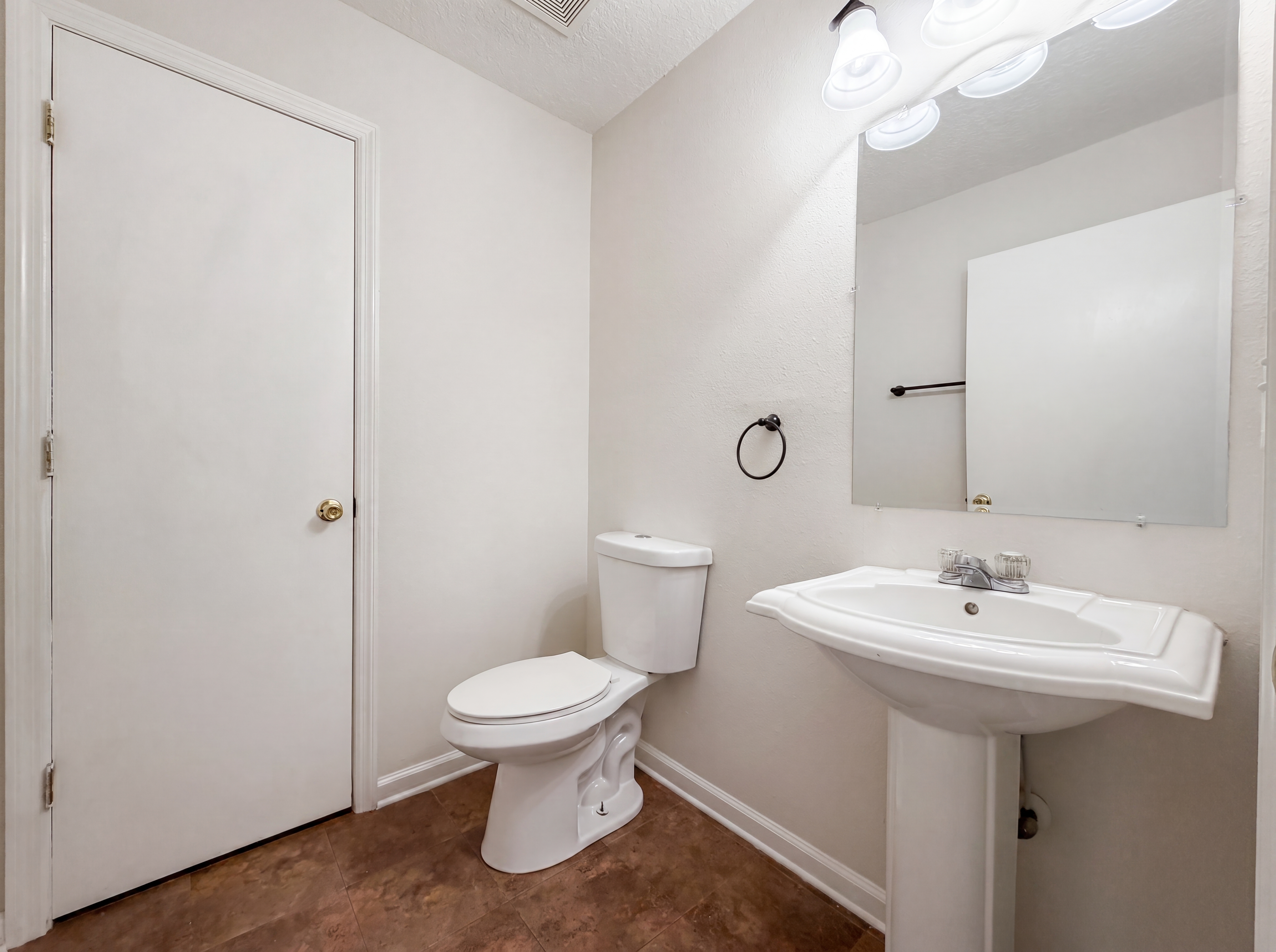 Photo 18 of 27 of 7002 Beekman Lake Dr, Jacksonville, FL