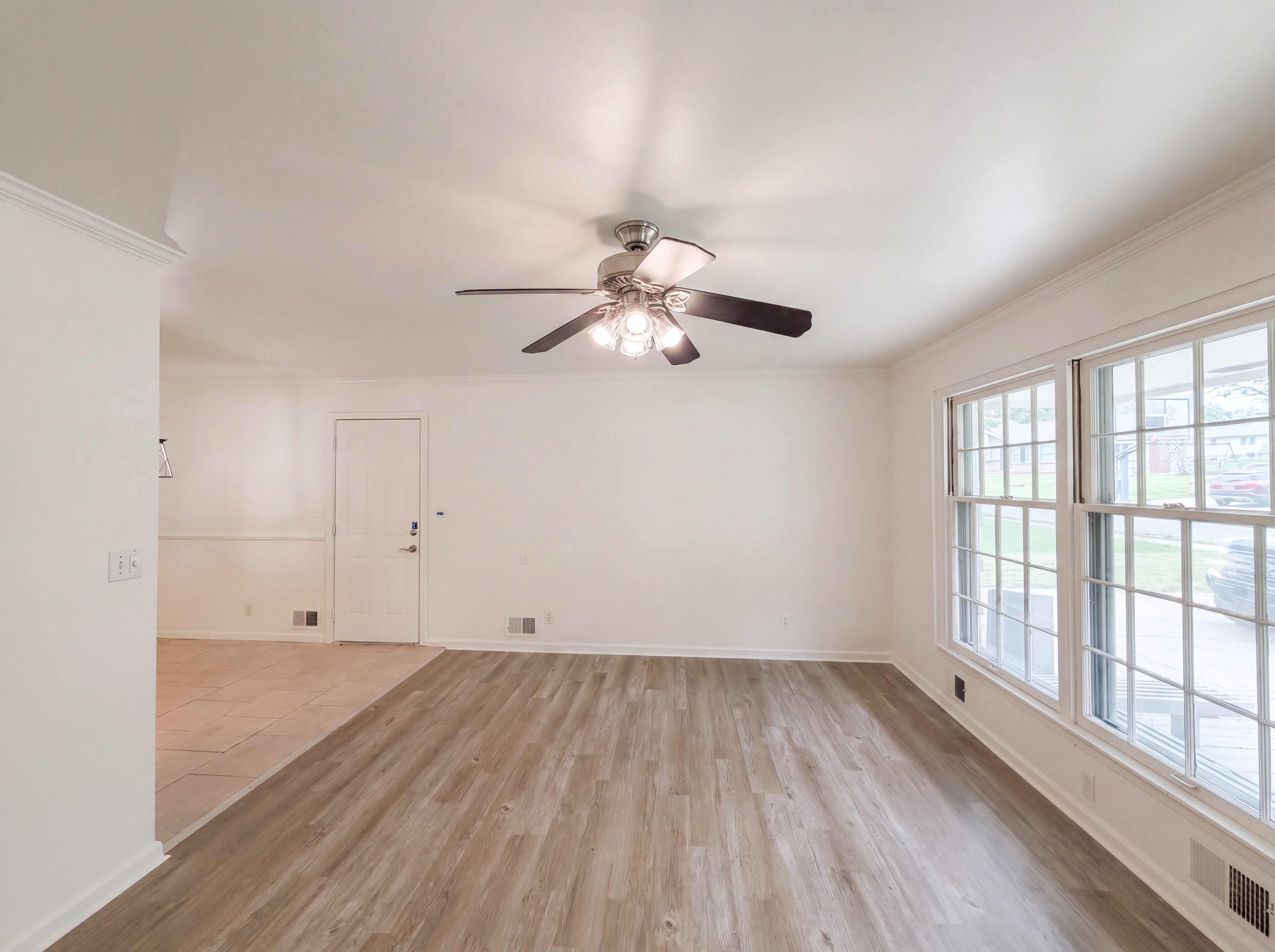 Photo 3 of 18 of 3107 NE 65th Ter, Kansas City, MO