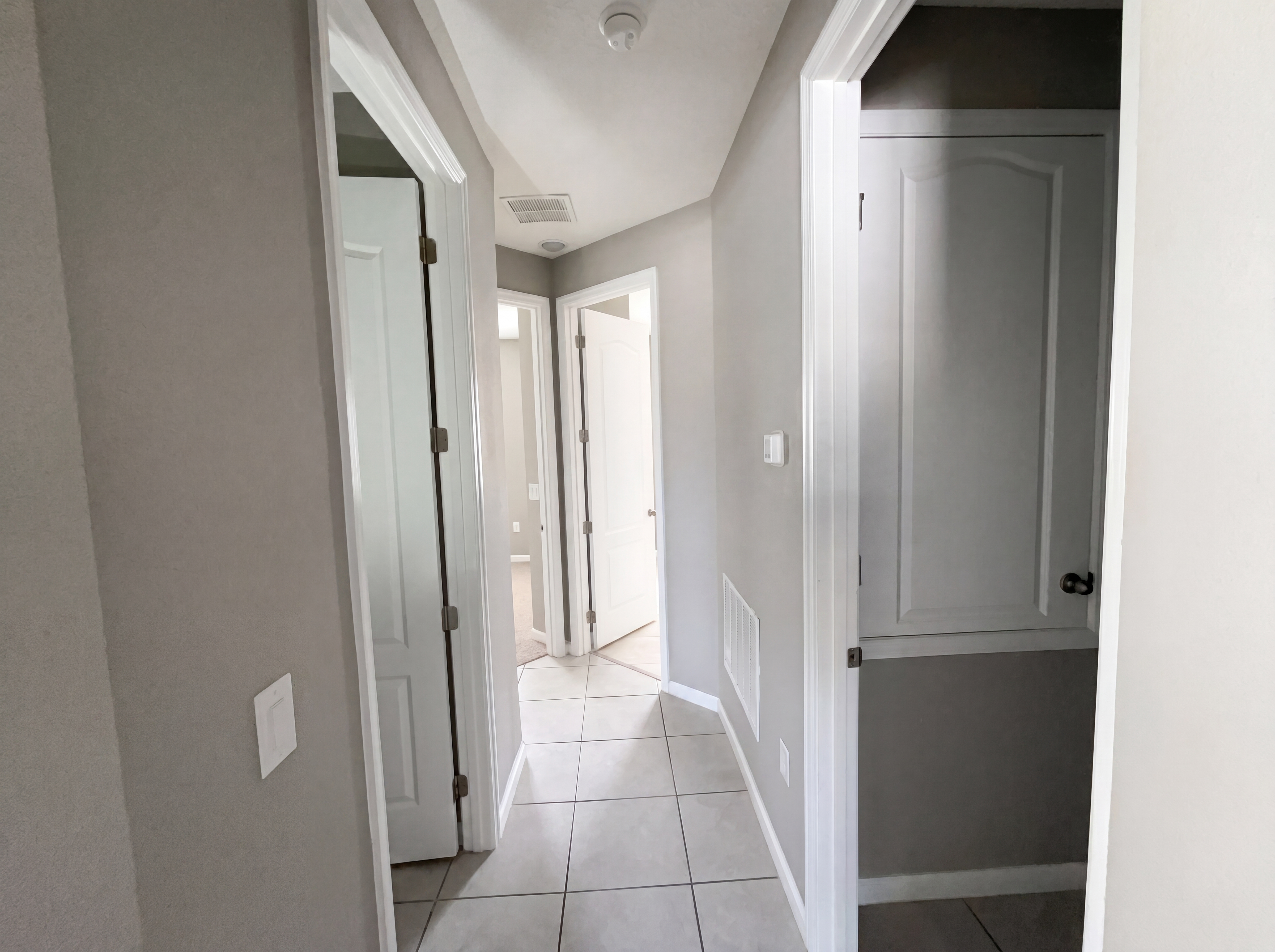 Photo 7 of 29 of 2526 W End Dr, Saint Cloud, FL