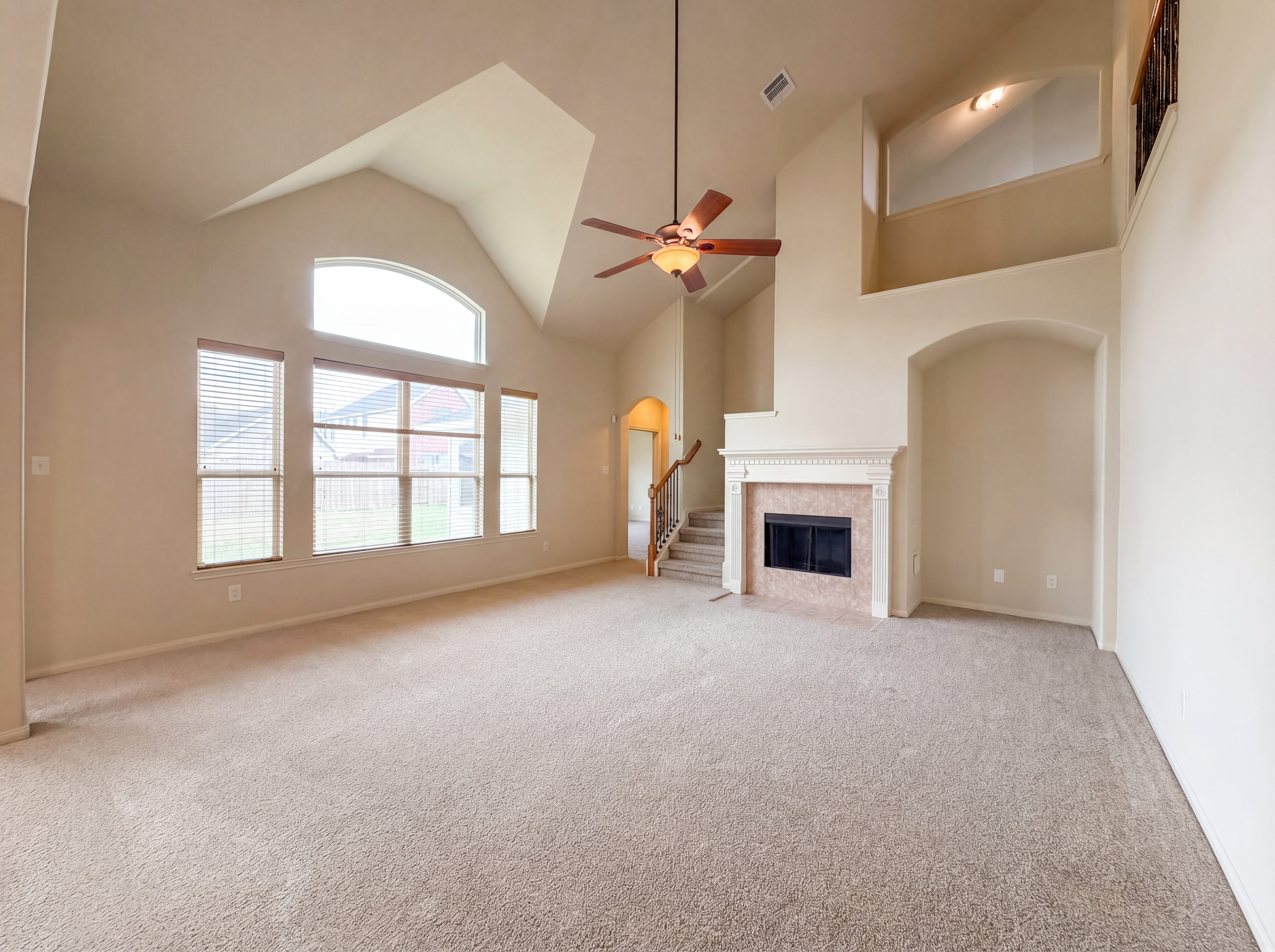 Photo 3 of 25 of 4710 Autumn Pine Ln, Houston, TX