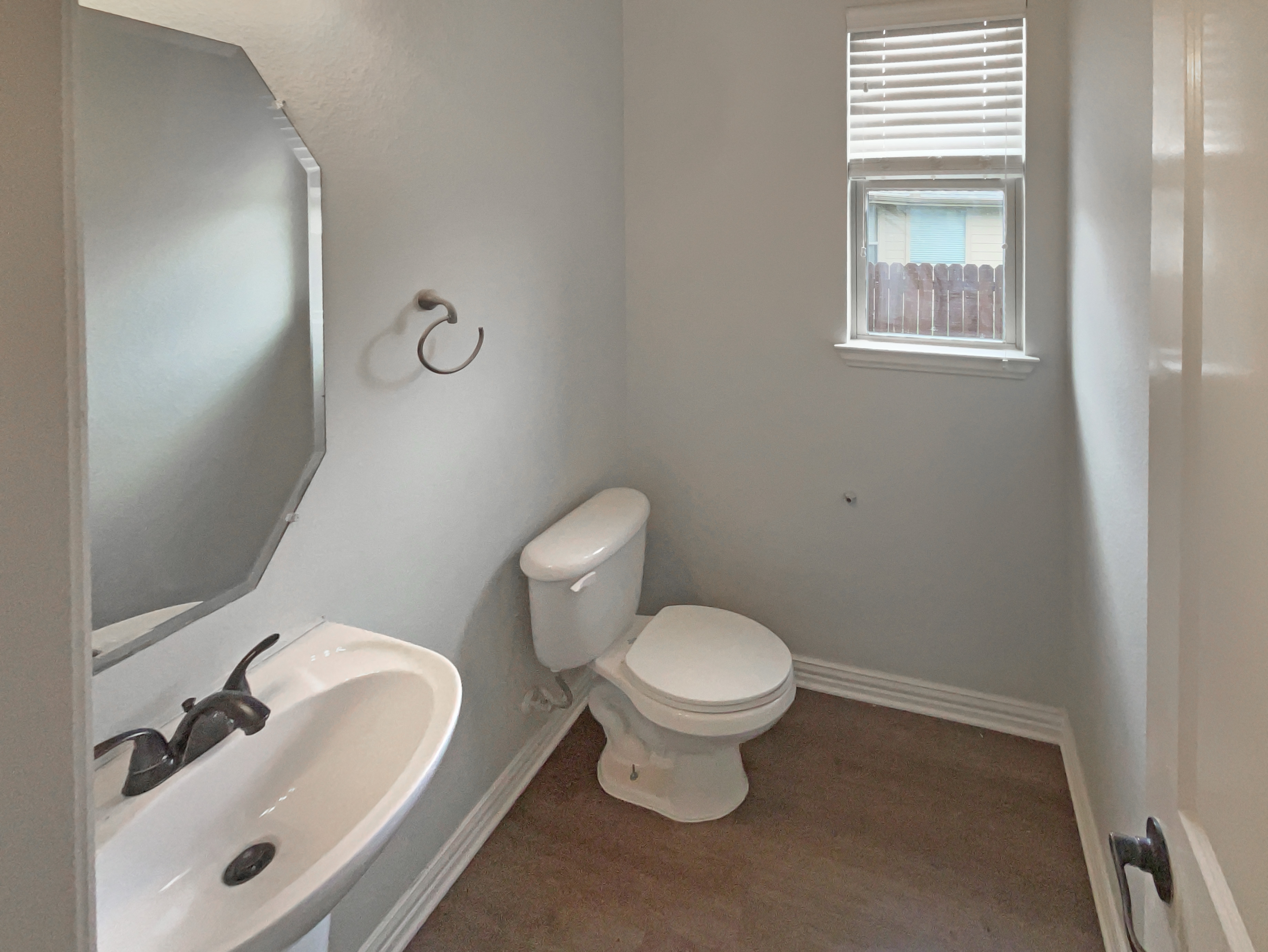 Photo 14 of 33 of 1005 Lake Hollow Dr, Little Elm, TX