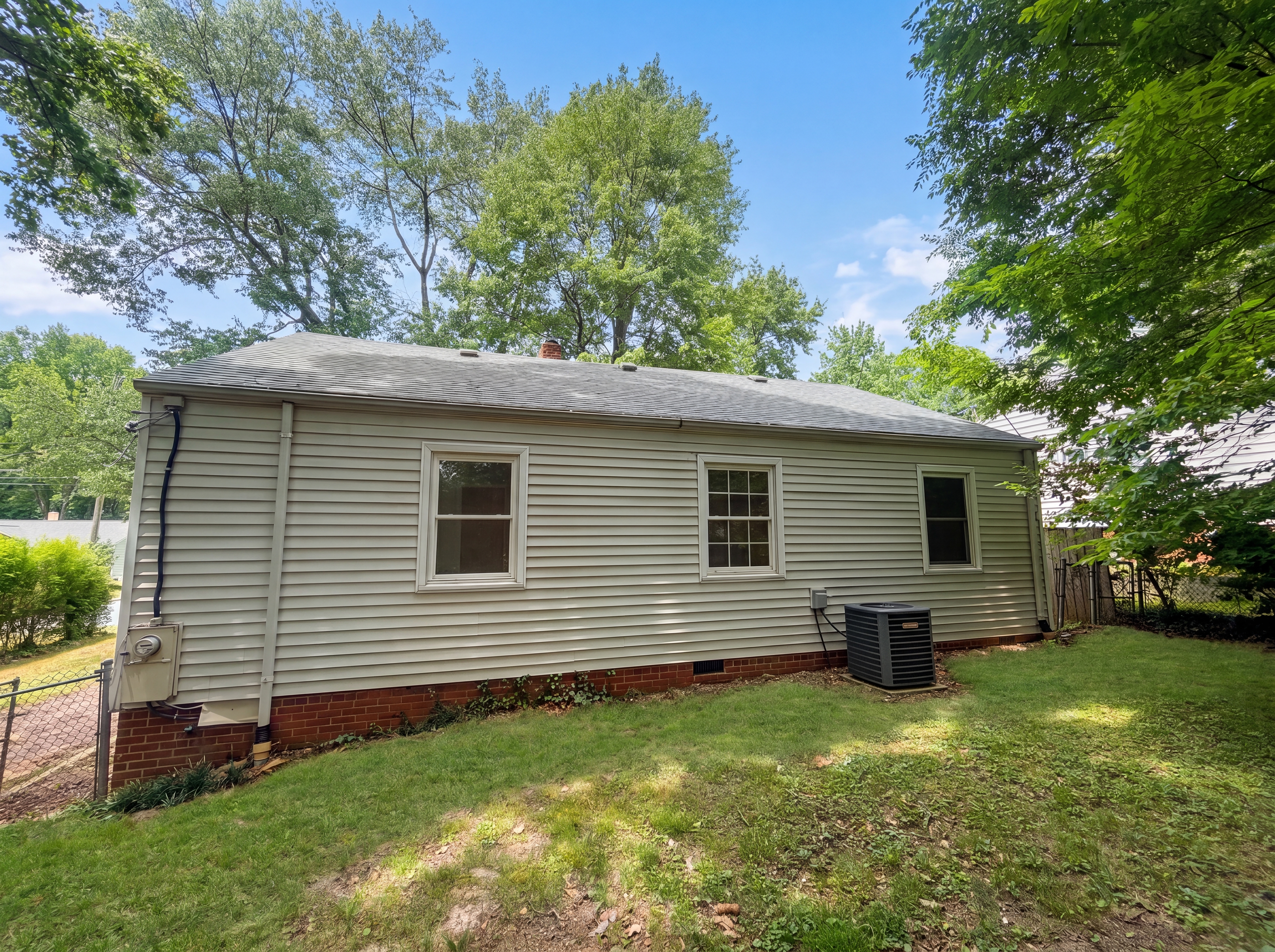 Photo 5 of 15 of 2403 Rowe St, Greensboro, NC