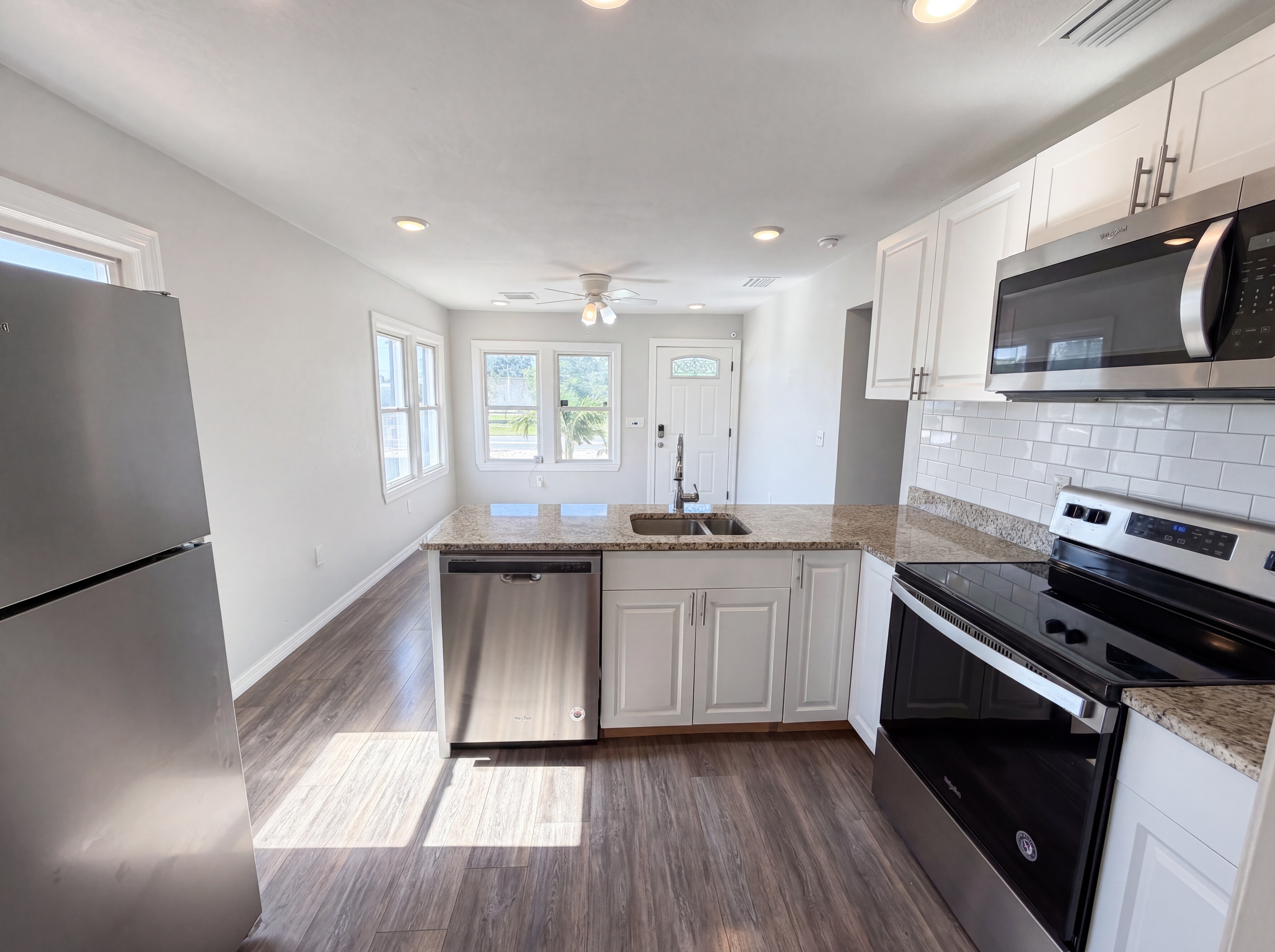 Photo 2 of 19 of 5005 Tangerine Ave S, Gulfport, FL