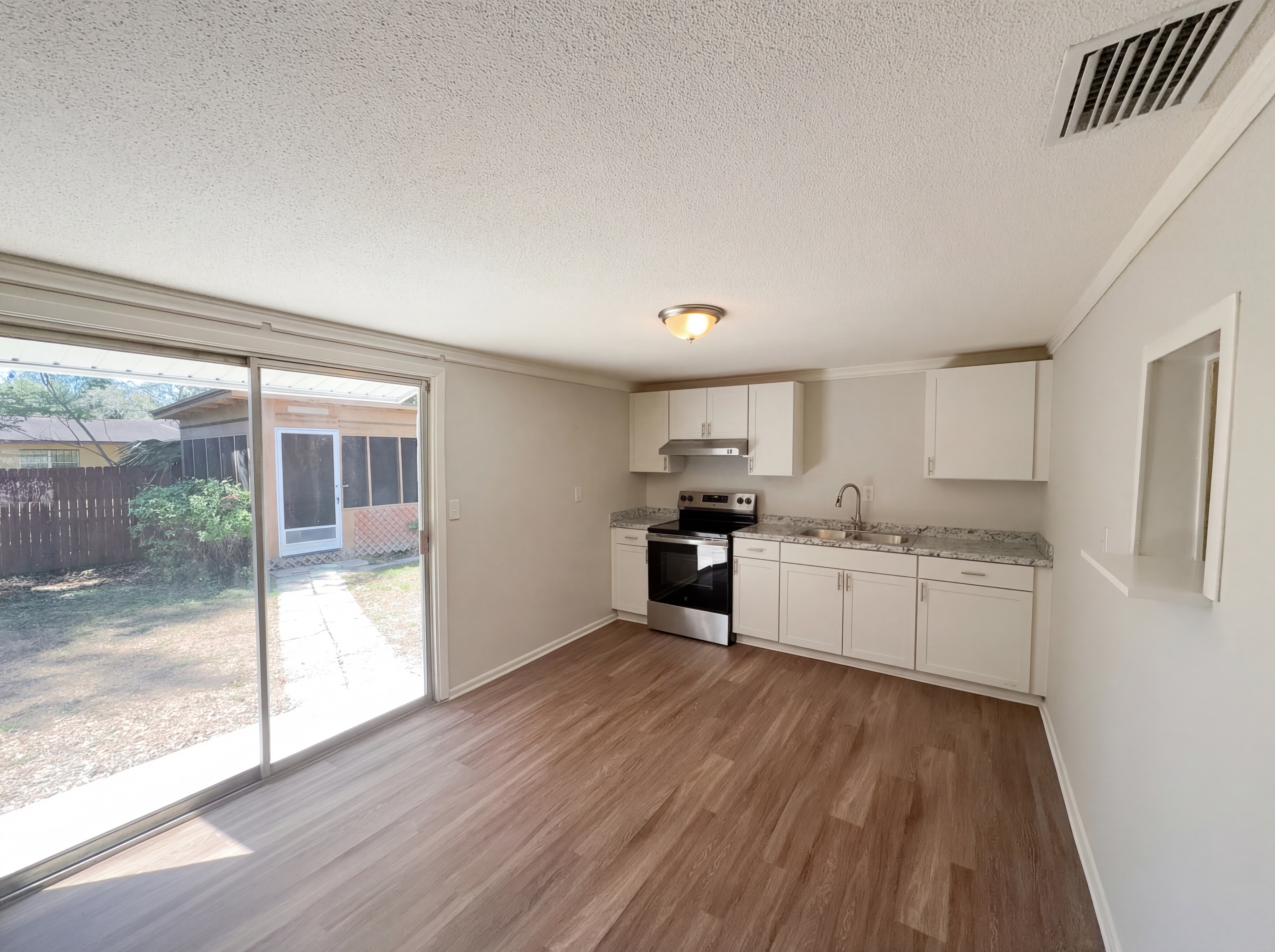 Photo 11 of 17 of 1830 Bellgrove St, Lakeland, FL