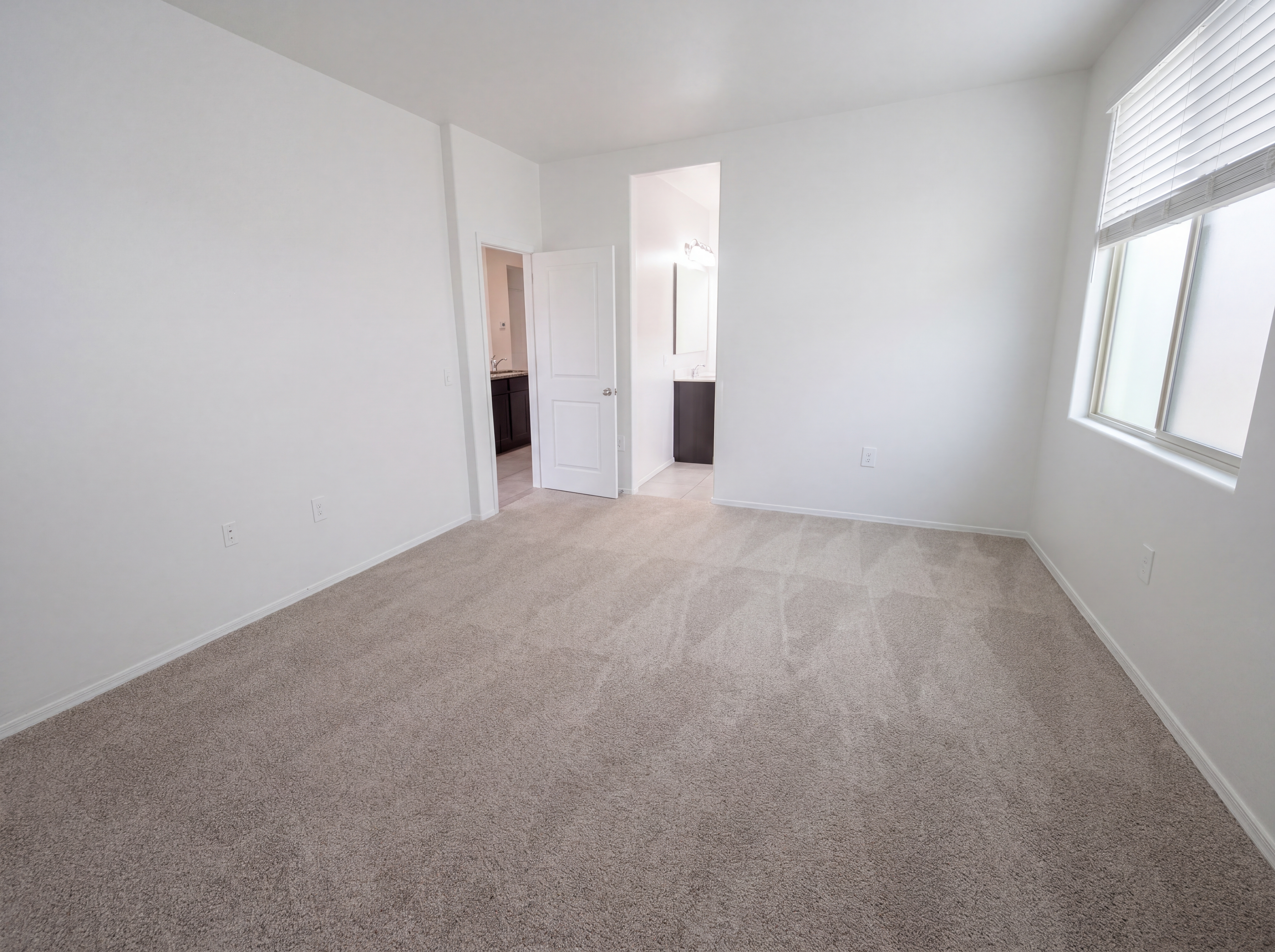 Photo 4 of 20 of 18616 W Desert Hollow Dr, Wittmann, AZ