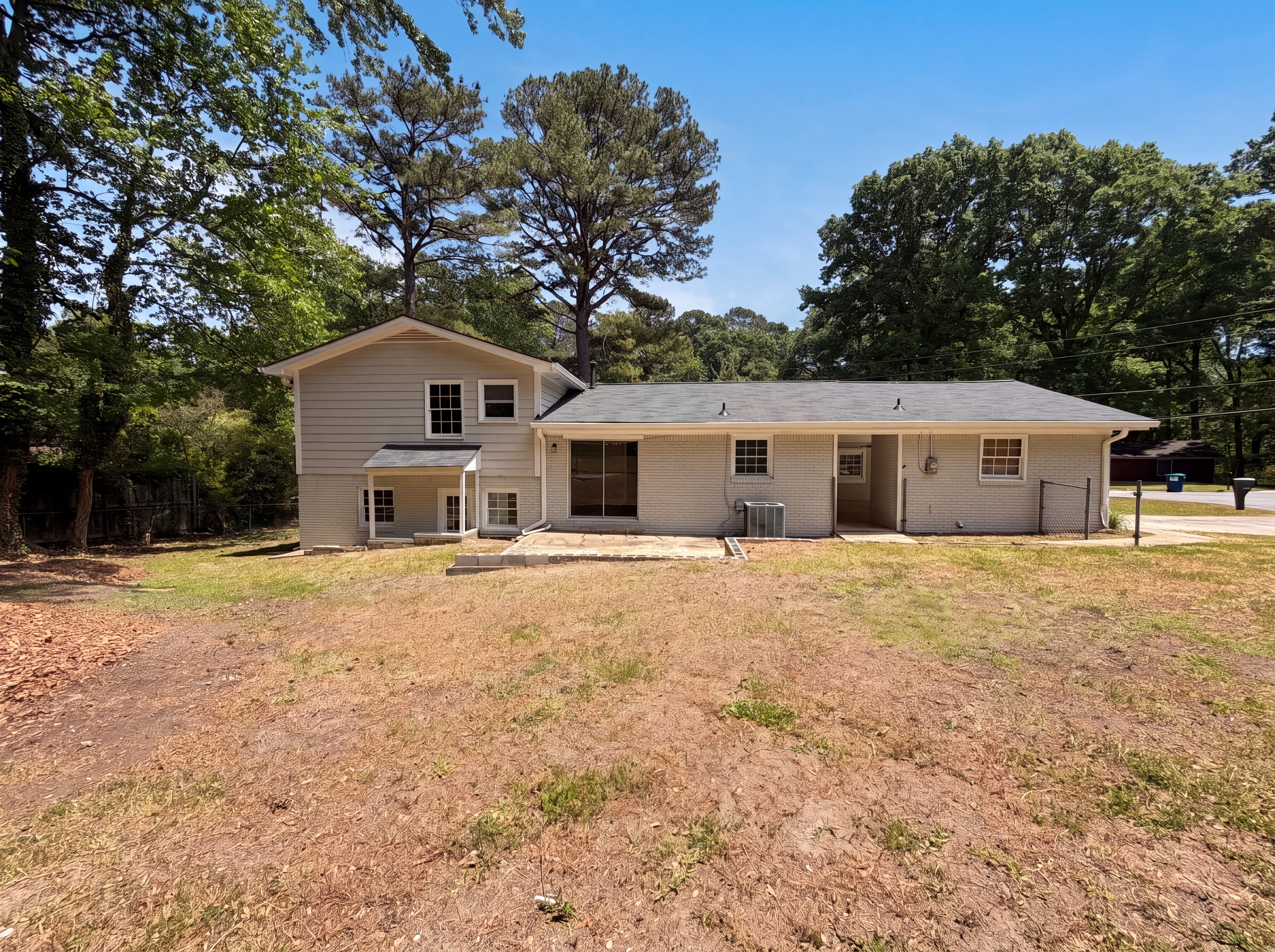 Photo 5 of 22 of 2650 Oxbow Way SW, Marietta, GA