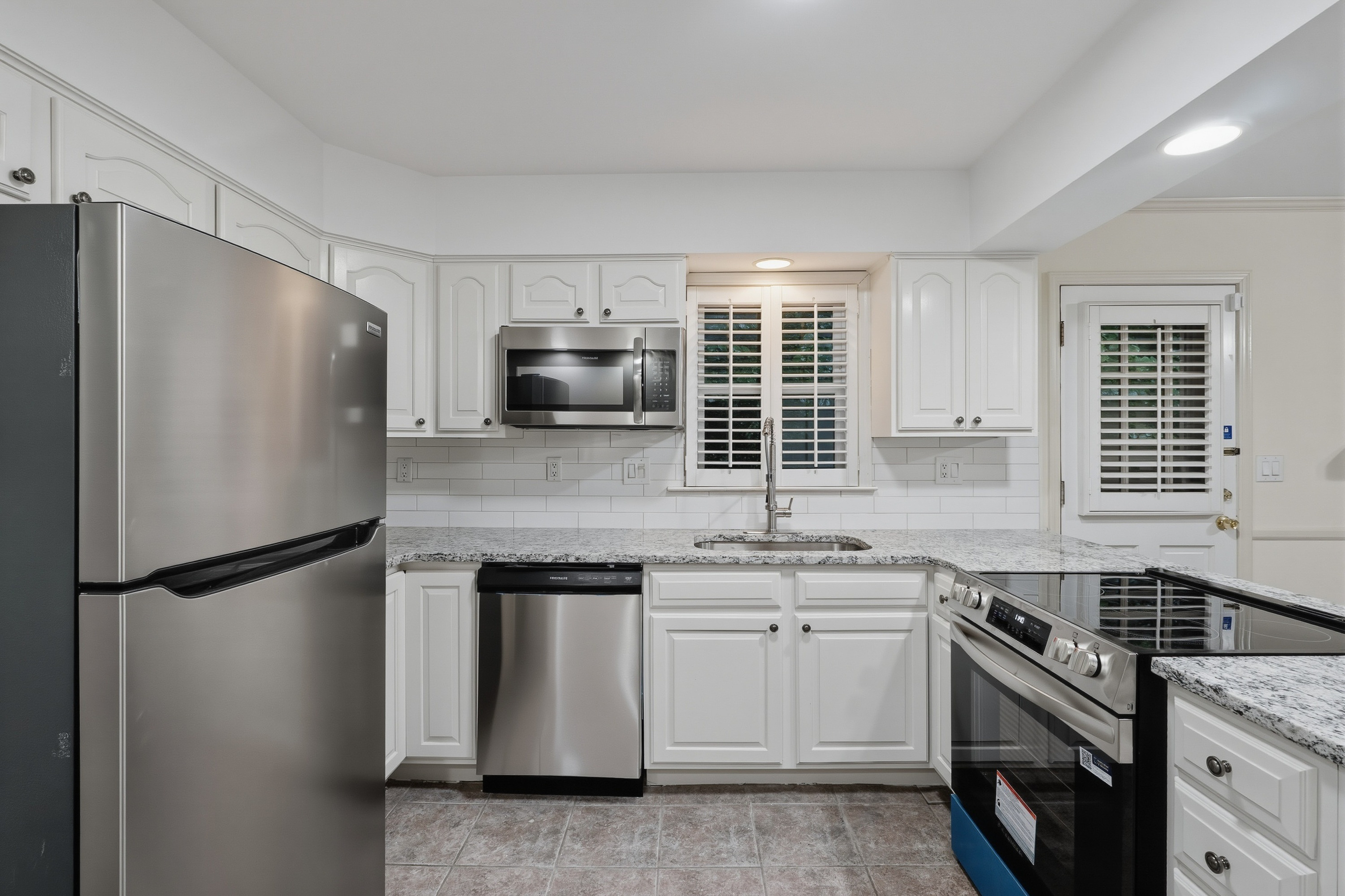 Photo 2 of 29 of 3969 Briaridge Cir, Atlanta, GA