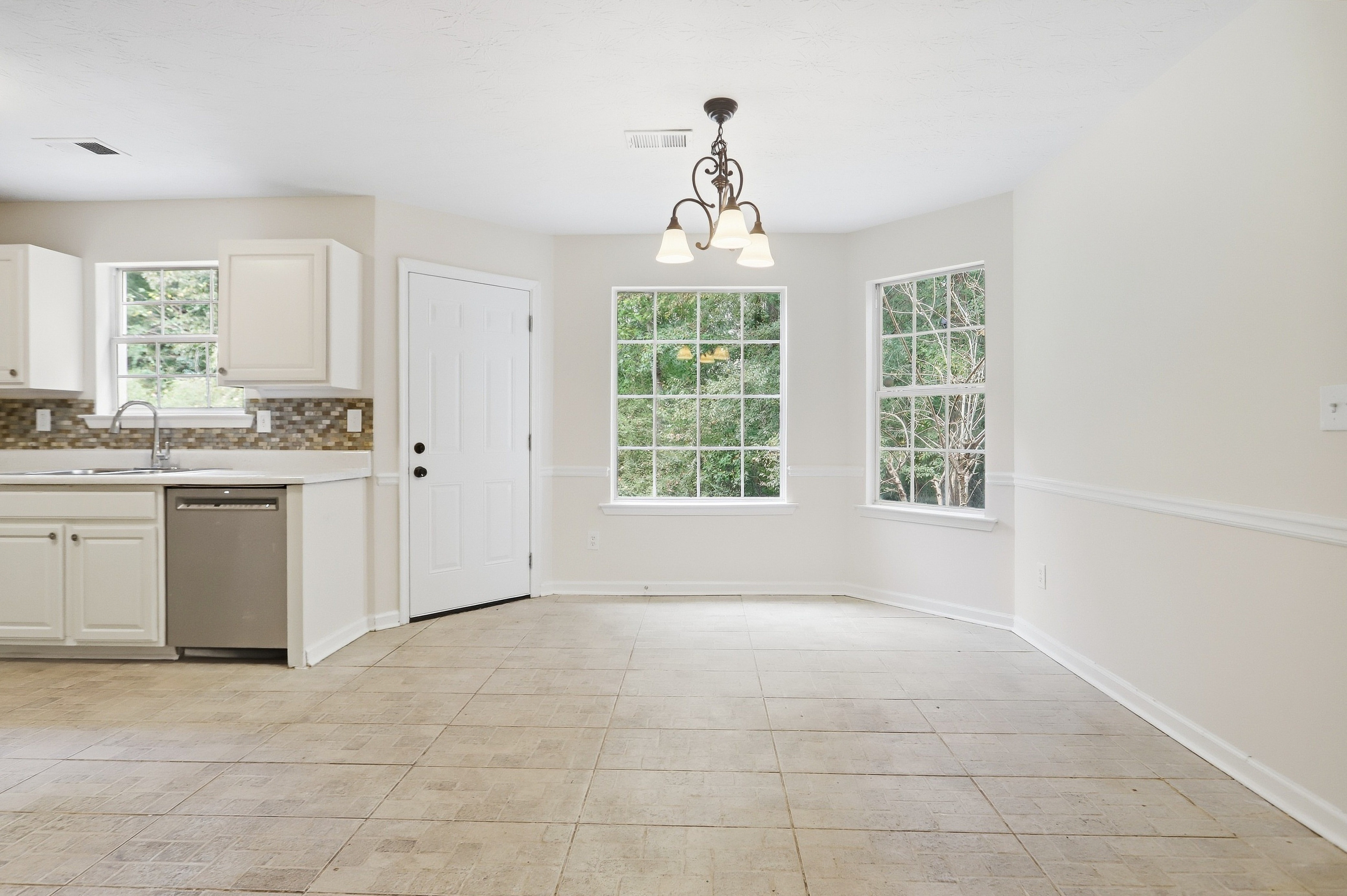 Photo 7 of 37 of 310 Kaden Ct, McDonough, GA
