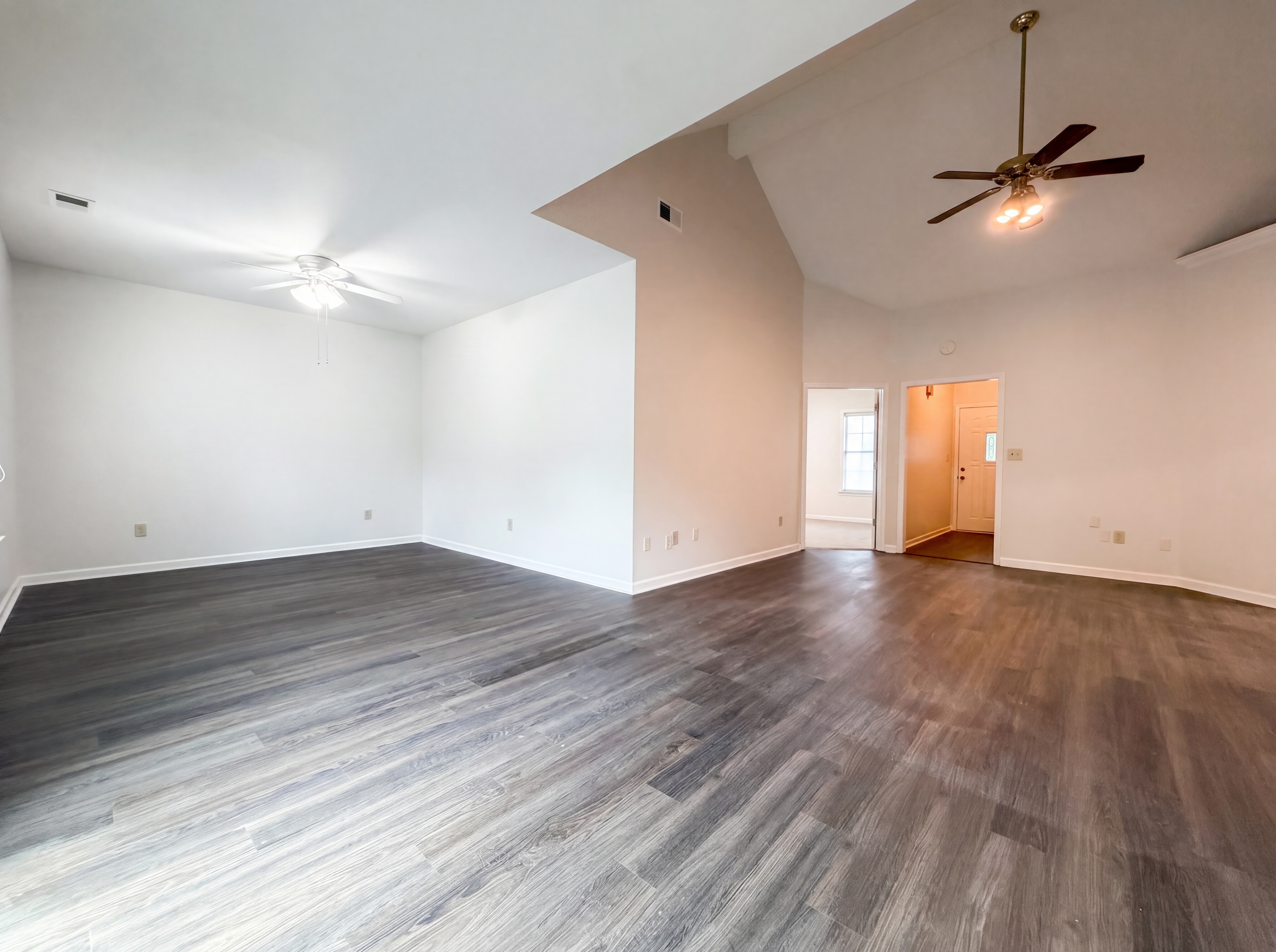 Photo 9 of 20 of 101 Cambridge Pointe Dr, Alabaster, AL