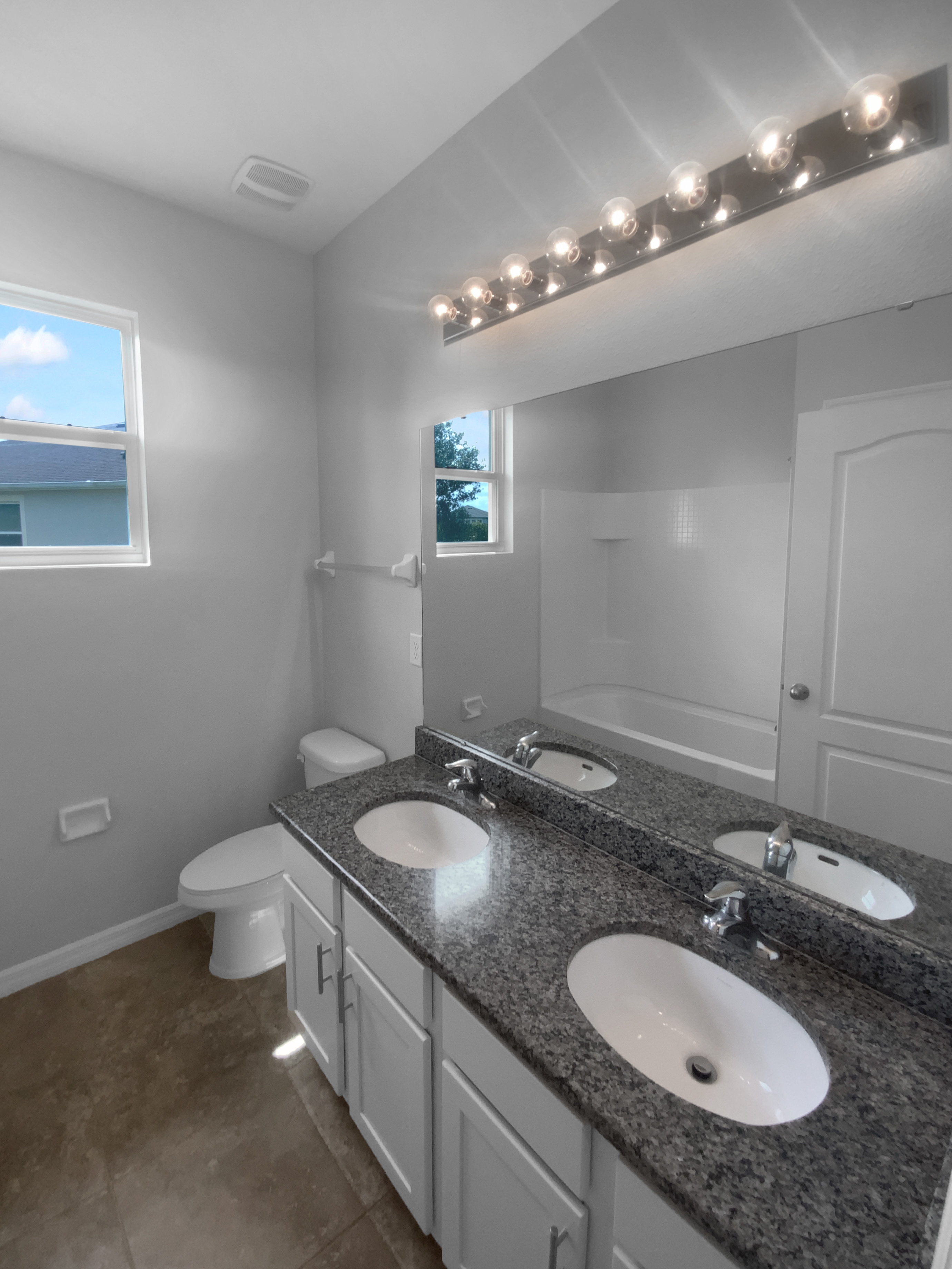 Photo 7 of 25 of 33083 Windelstraw Dr, Wesley Chapel, FL