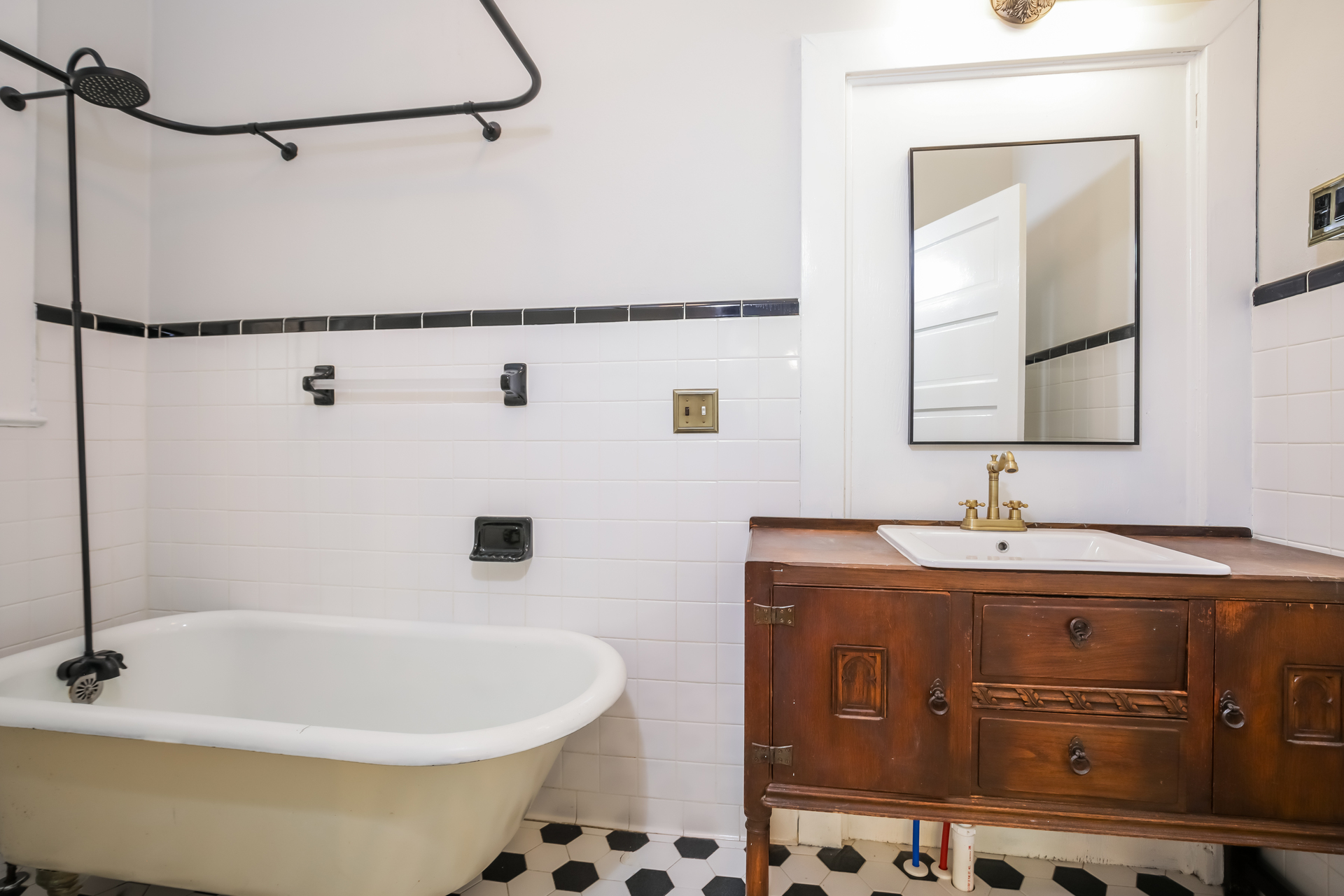 Photo 10 of 21 of 208 E Capitola Ave, Kinston, NC