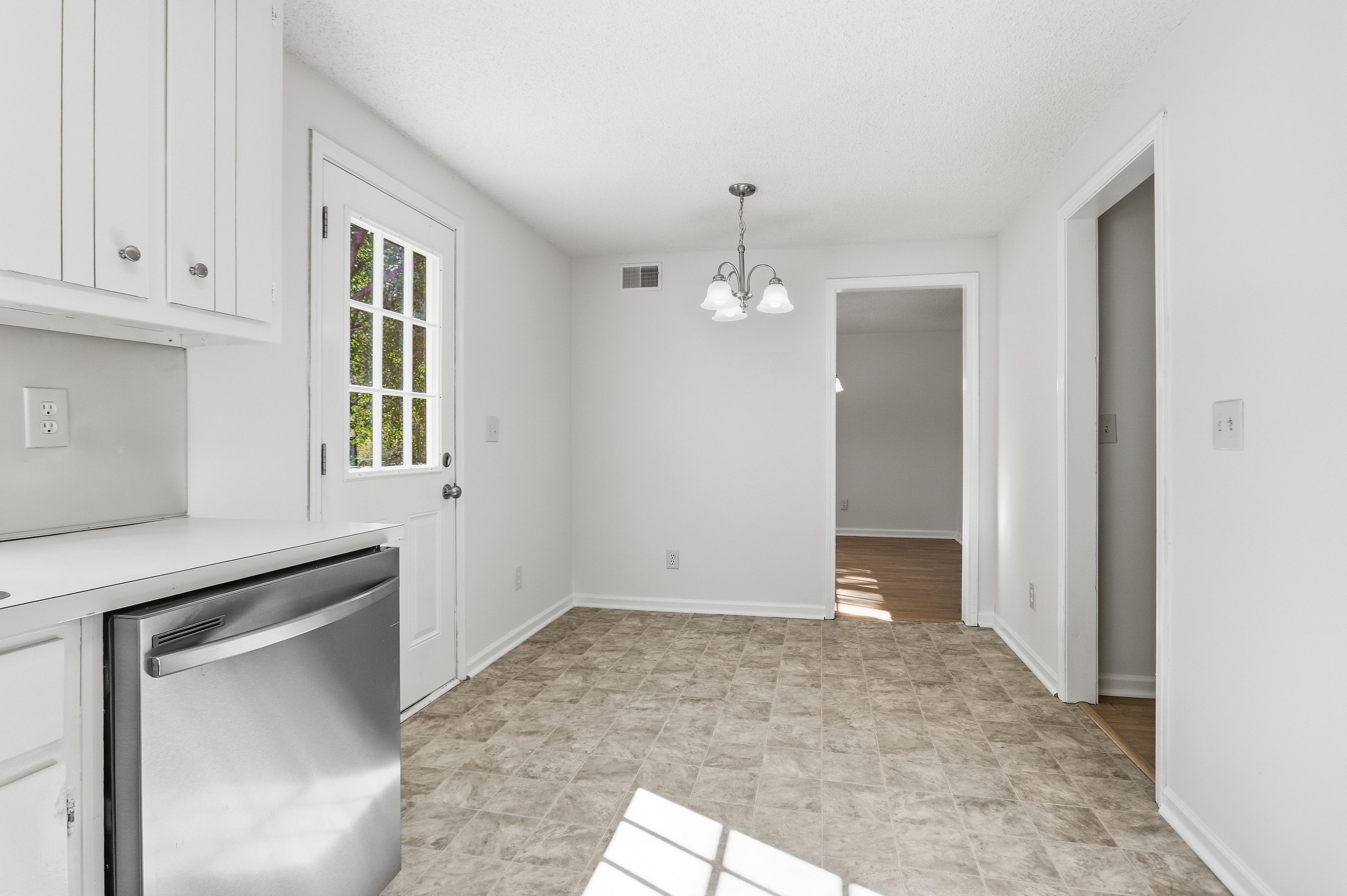 Photo 10 of 24 of 4400 Hidden Meadow Cir, Sugar Hill, GA