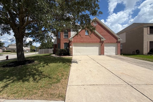 Photo 1 of 38 of 20610 Wren Hollow Way, Humble, TX