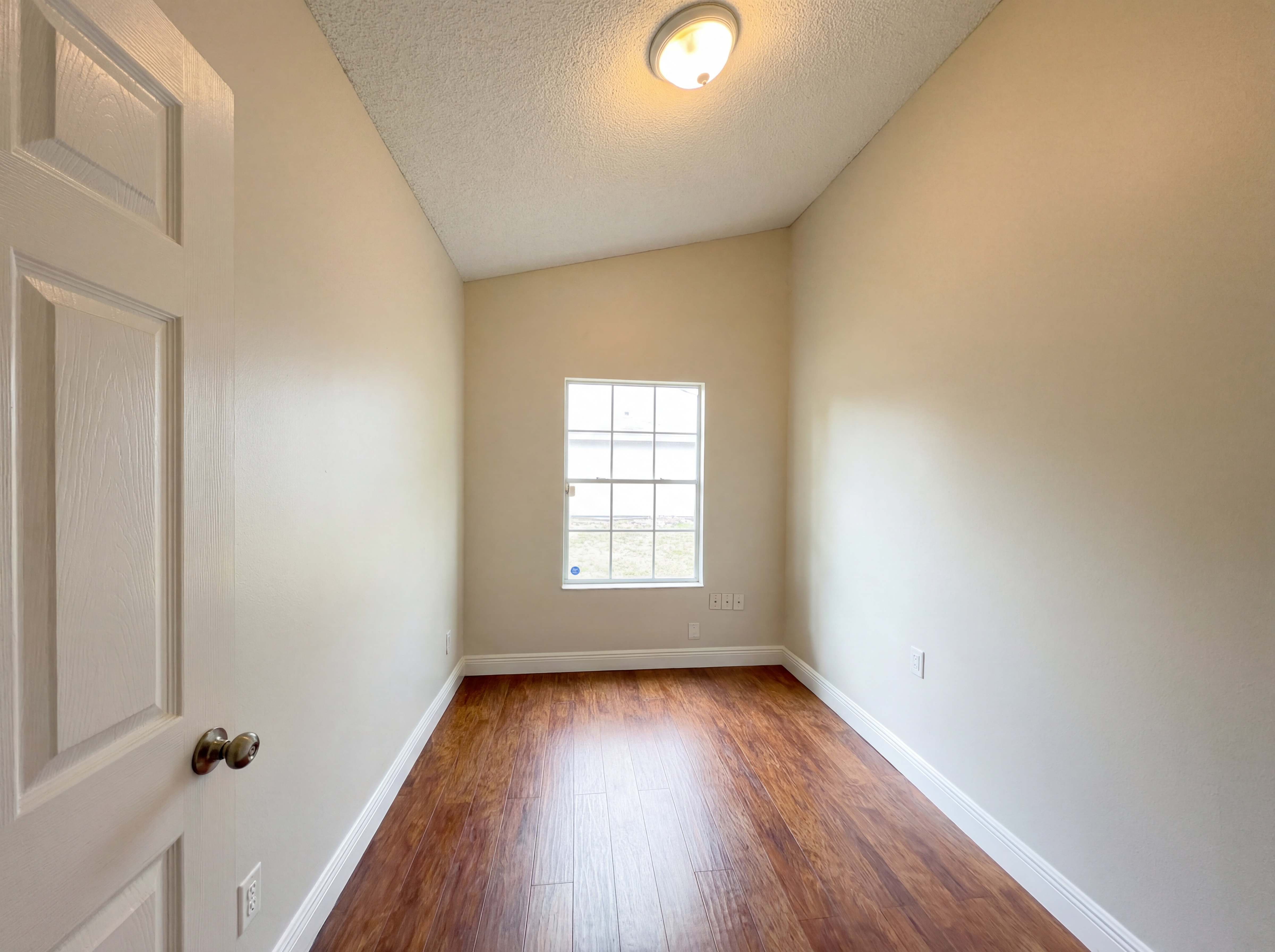 Photo 12 of 18 of 1696 Chatham Cir, Apopka, FL