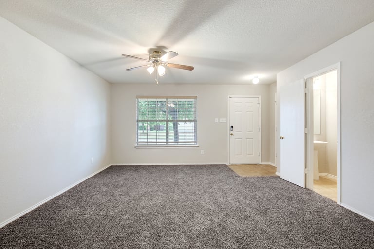Photo 4 of 32 - 712 Partridge Dr, Fort Worth, TX 76131