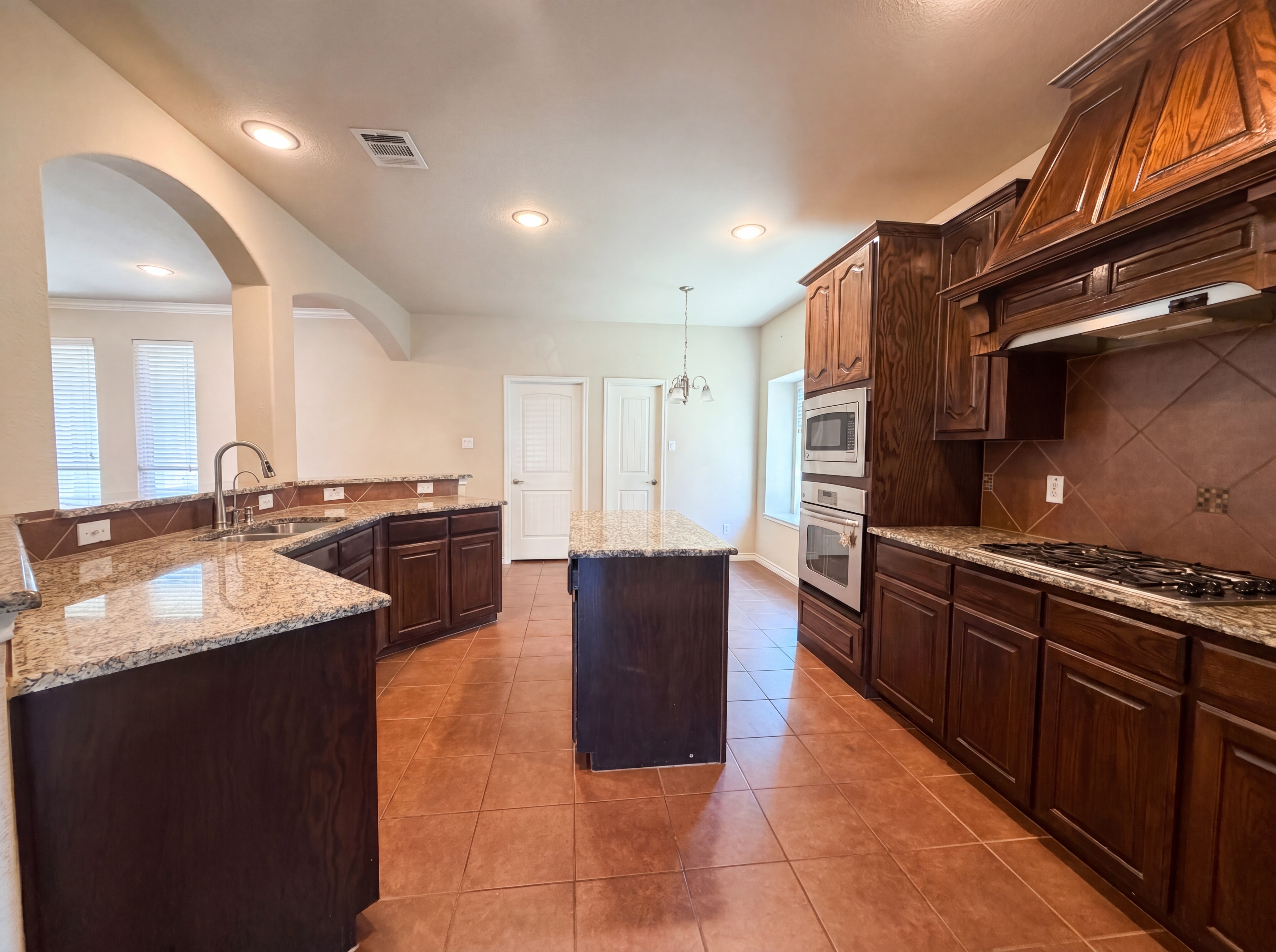 Photo 2 of 28 of 1608 Brushy Creek Ln, Allen, TX