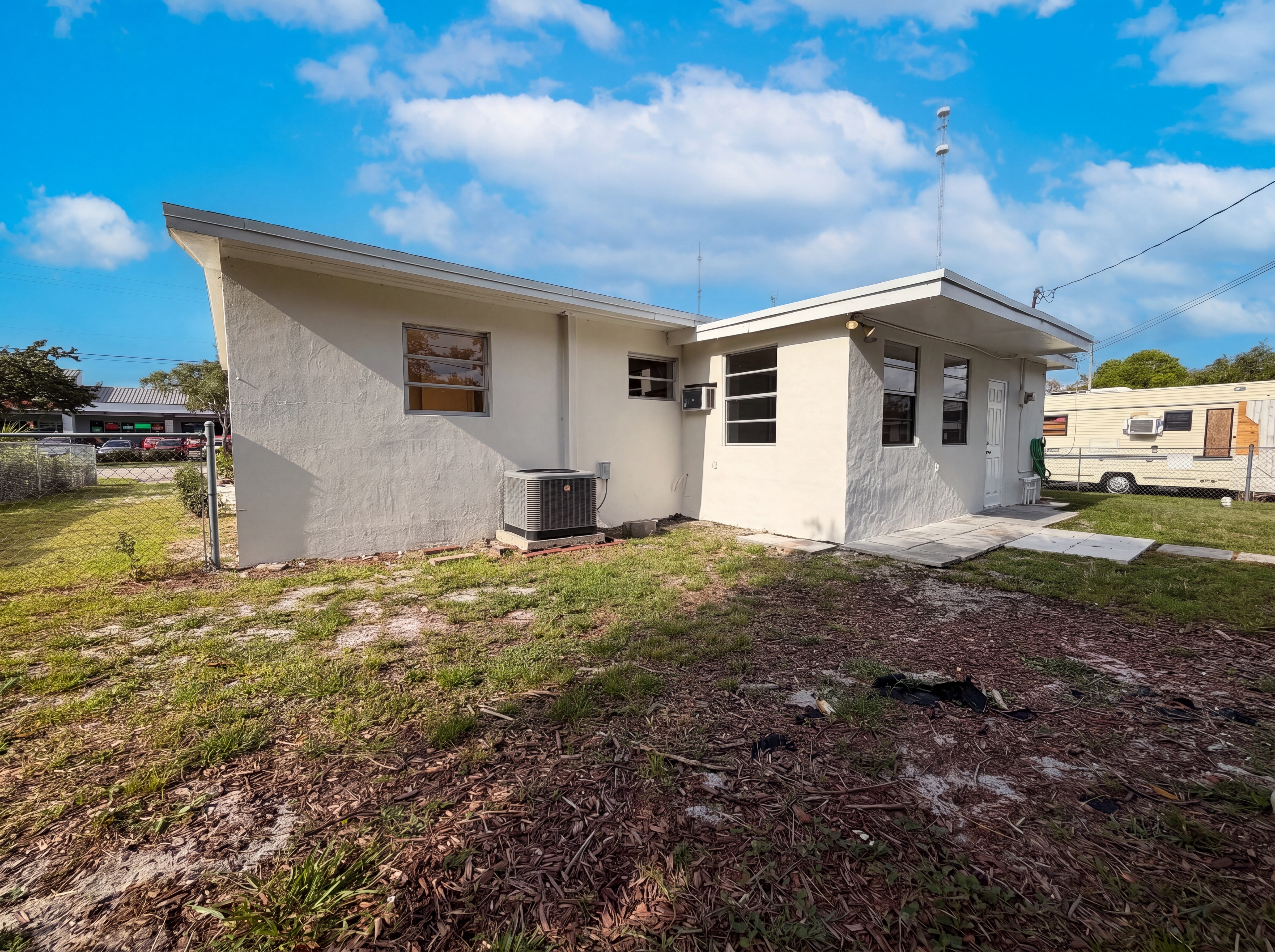 Photo 5 of 17 of 5921 SW 41st St, West Park, FL