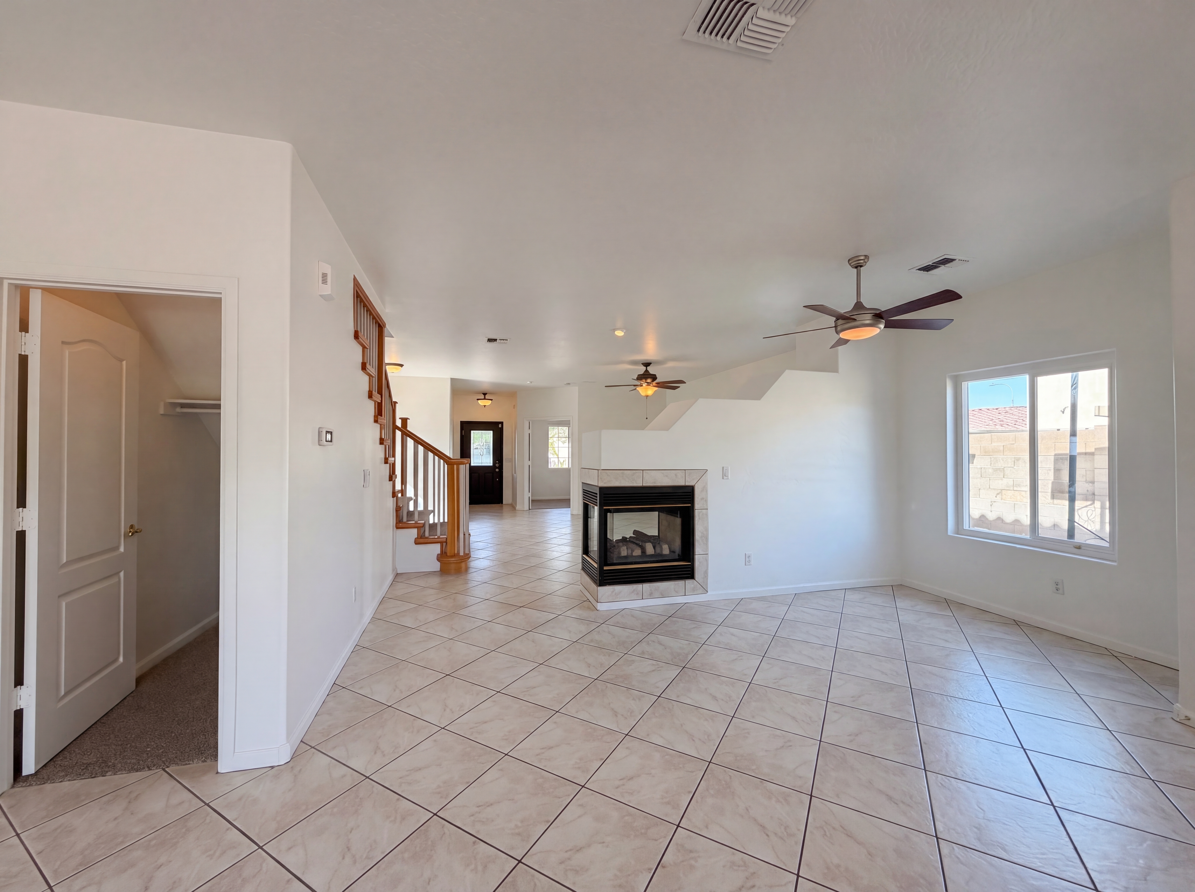 Photo 9 of 26 of 1519 E Desert Ln, Phoenix, AZ