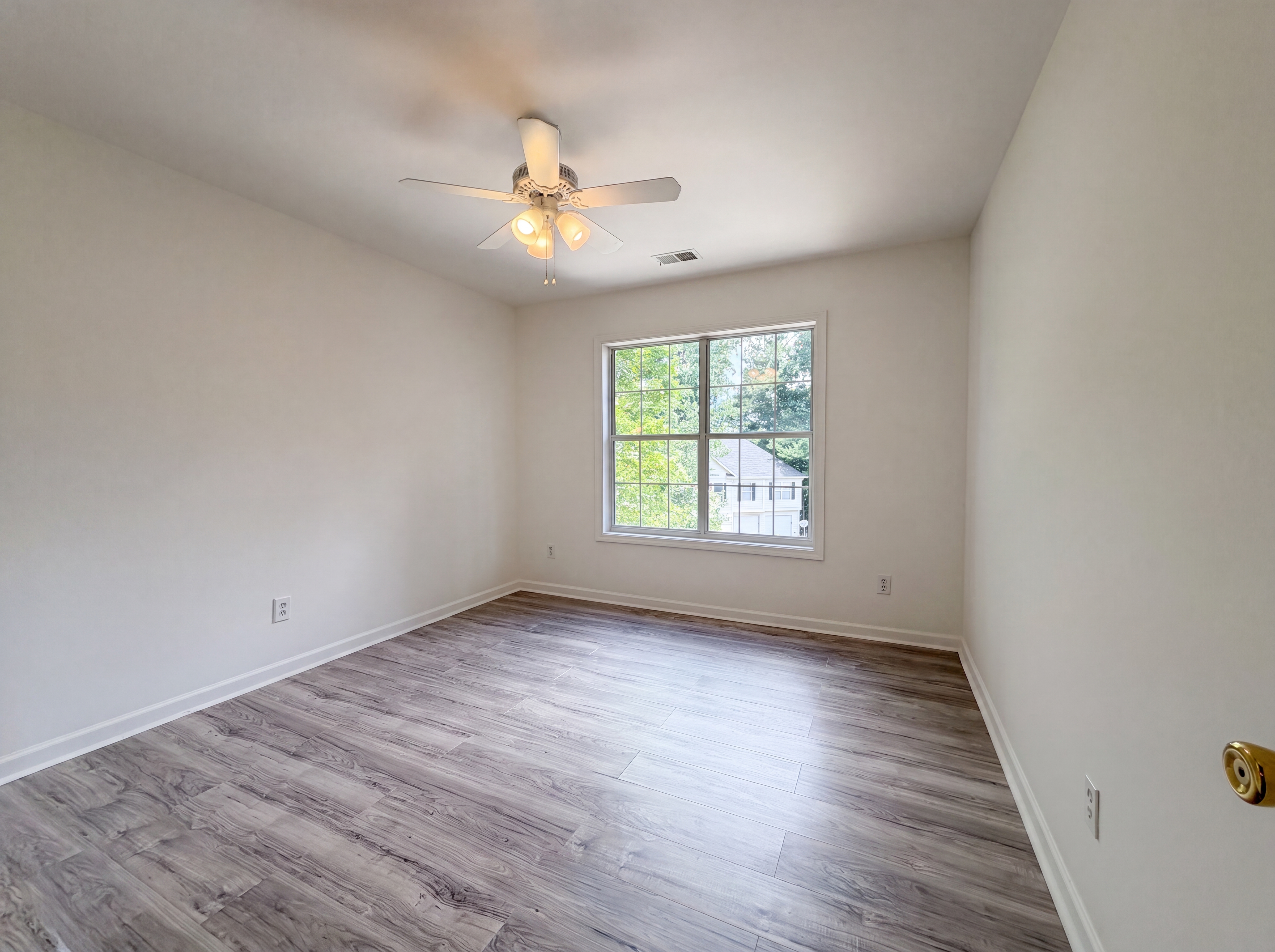 Photo 11 of 22 of 3912 McGuire Way NW, Kennesaw, GA