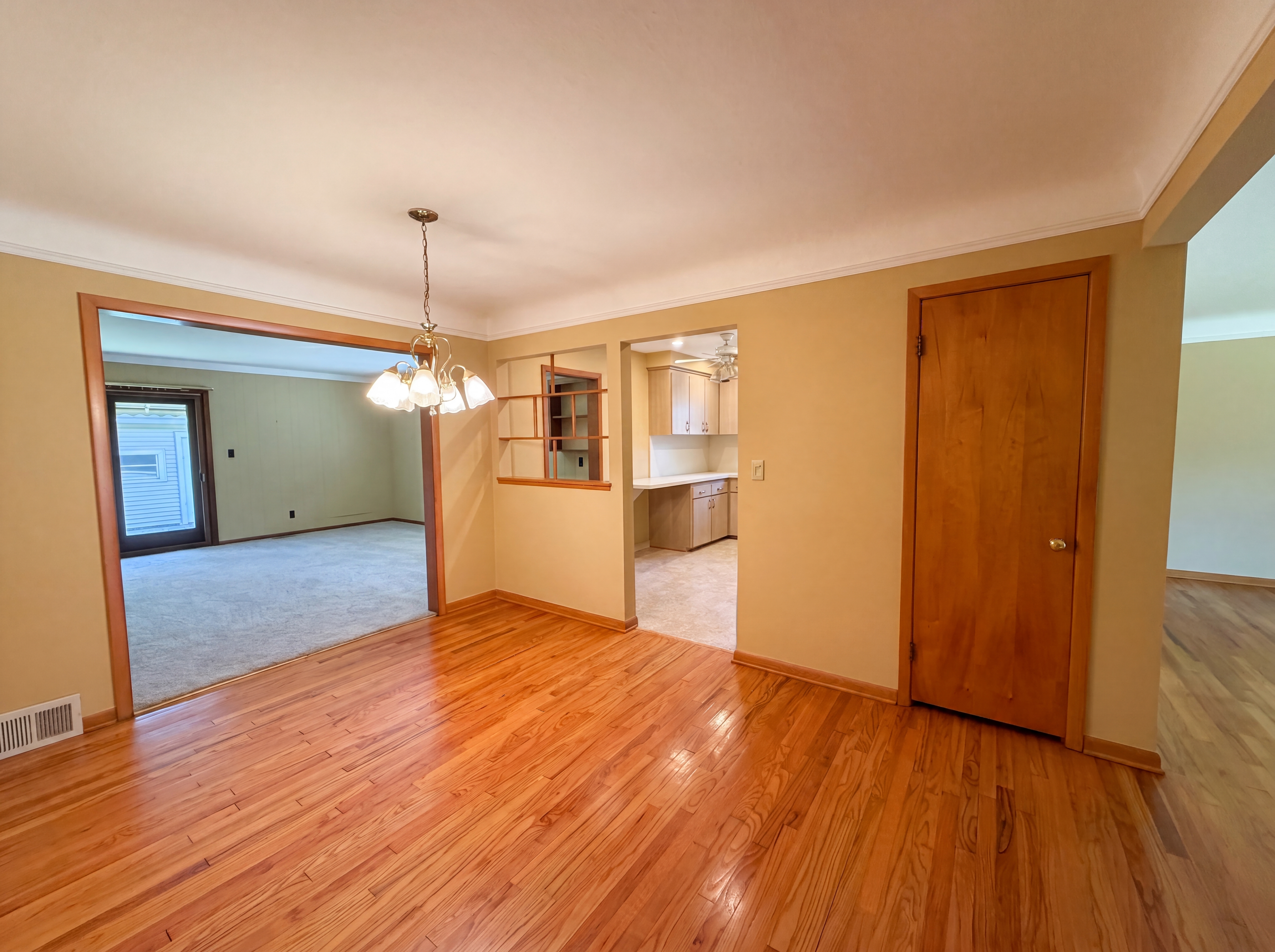 Photo 6 of 25 of 4406 Urban Dr, Cleveland, OH