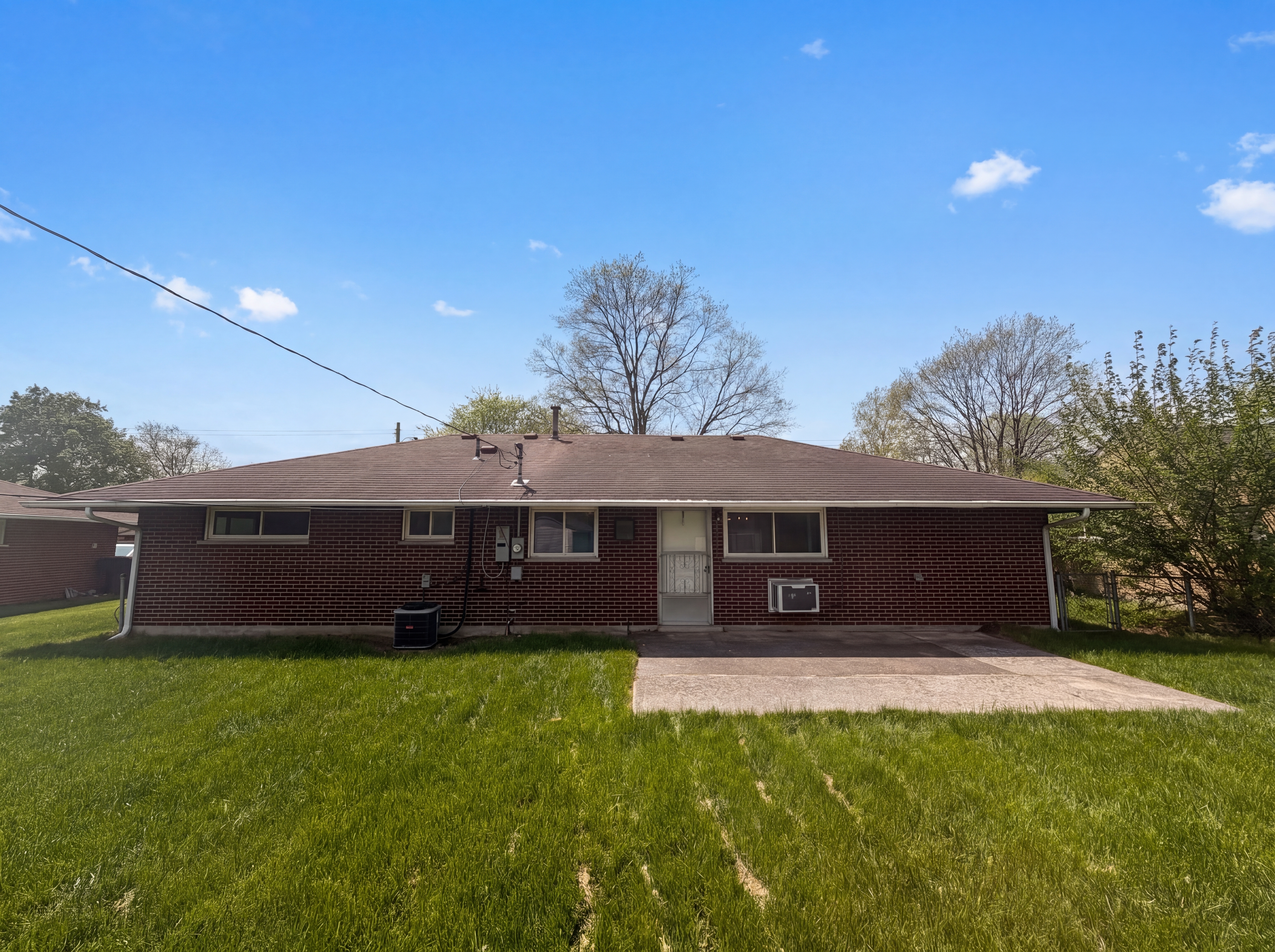 Photo 5 of 19 of 924 Miriam Dr W, Columbus, OH