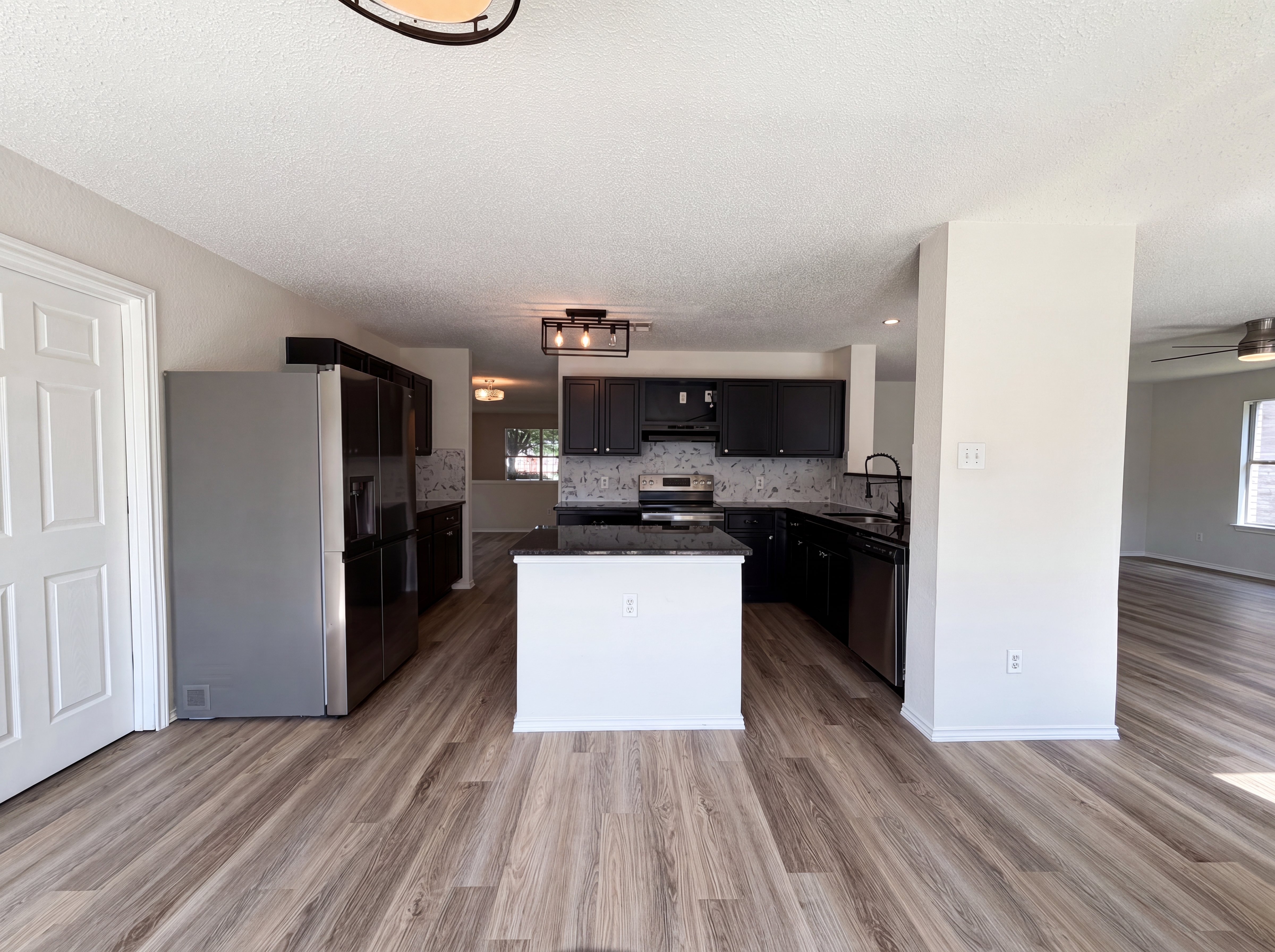 Photo 7 of 27 of 2320 Bantry Ln, Arlington, TX