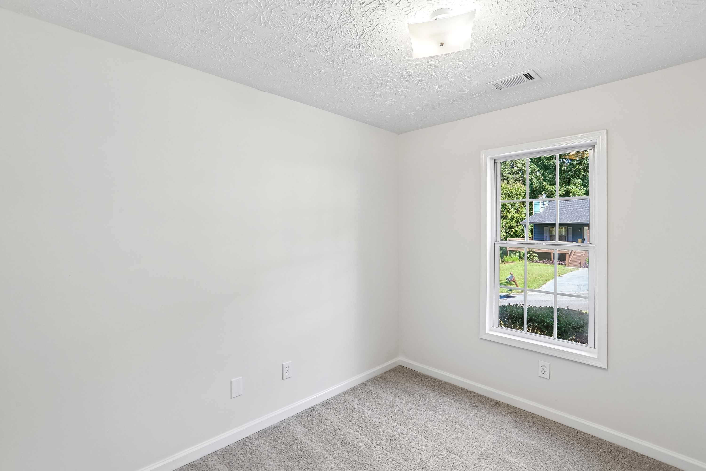 Photo 30 of 47 of 5511 Pond Mill Ct, Flowery Branch, GA