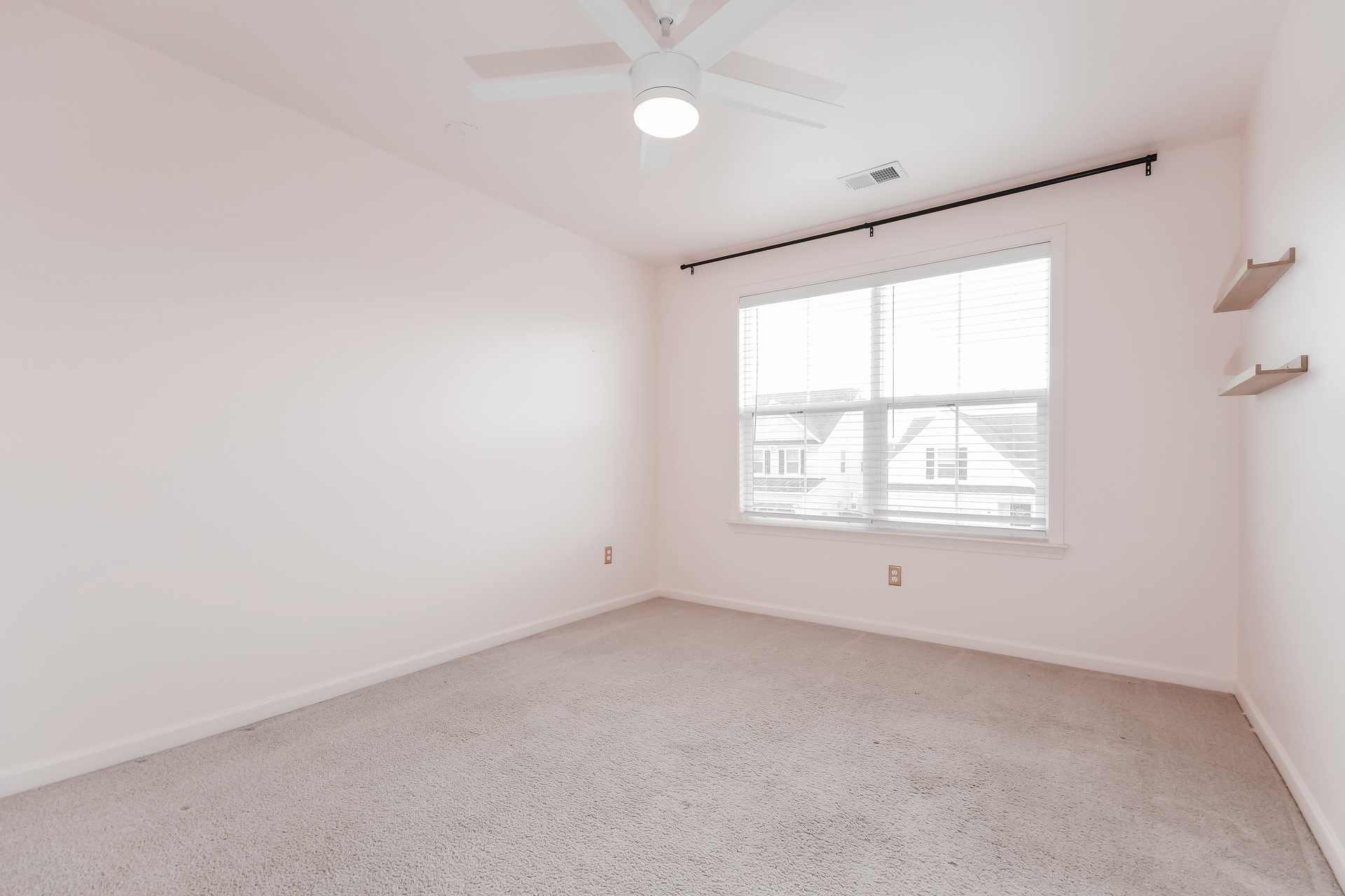 Photo 16 of 22 of 704 Sportsman Rd, Moncks Corner, SC