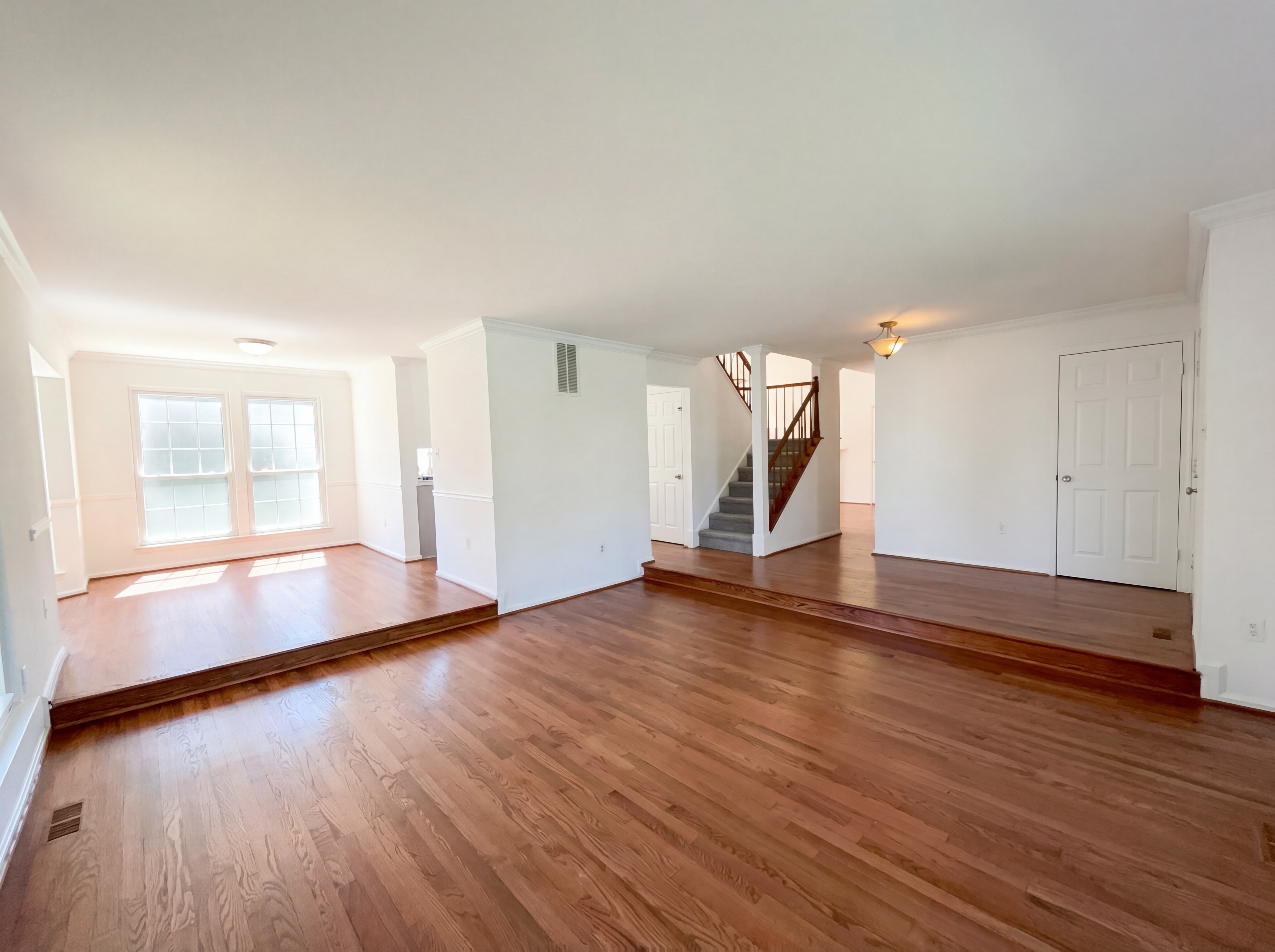 Photo 3 of 48 of 13907 Castle Ct, Chantilly, VA