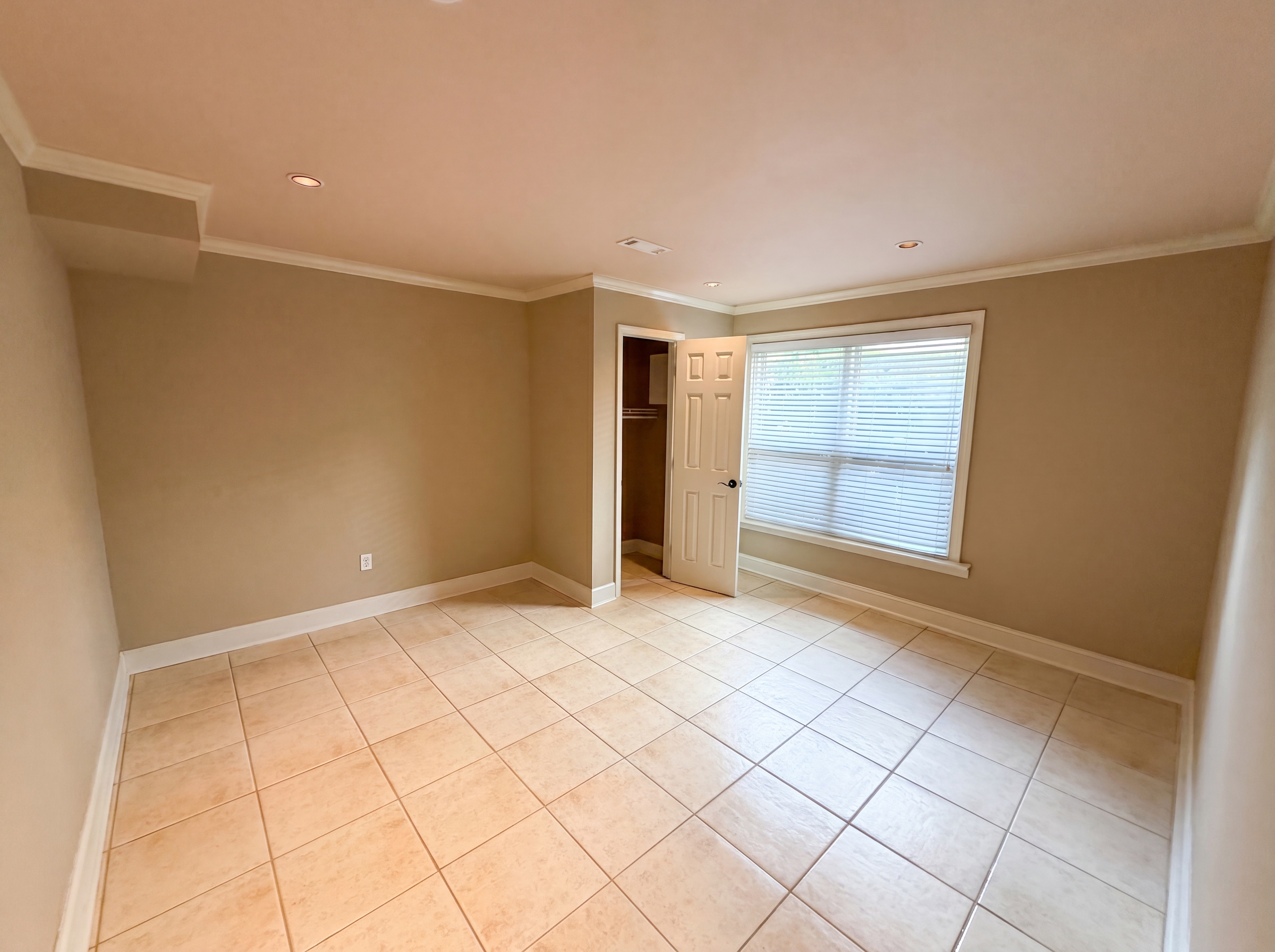 Photo 36 of 71 of 3250 Camellia Ln, Suwanee, GA