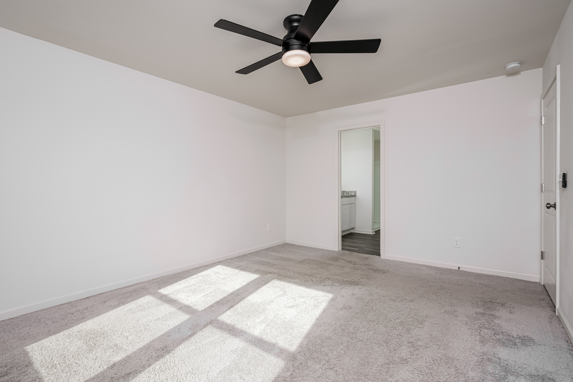 Photo 9 of 22 of 3411 Woodwind Ct, Kinston, NC
