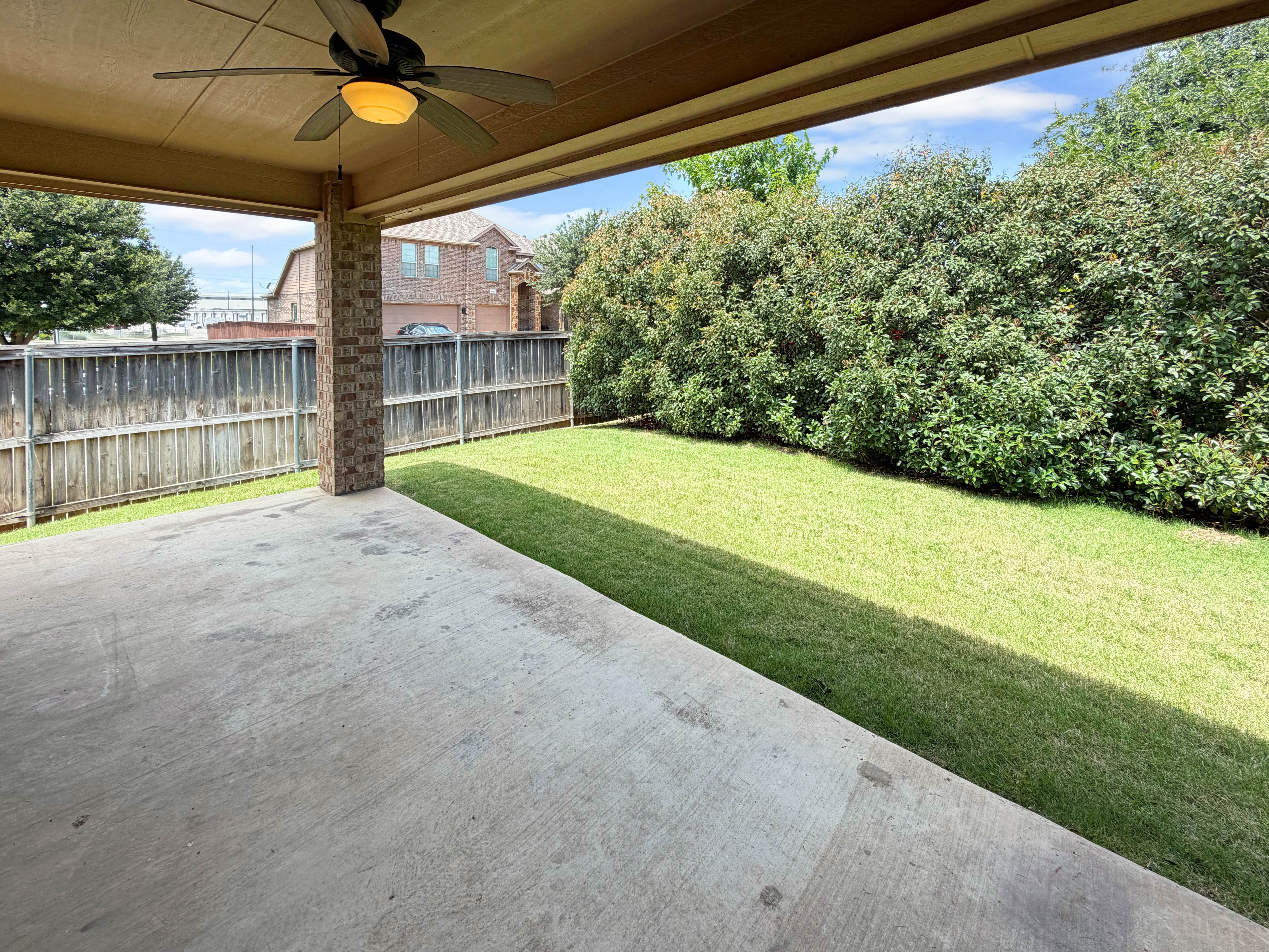 Photo 19 of 21 of 10036 Red Bluff Ln, Fort Worth, TX