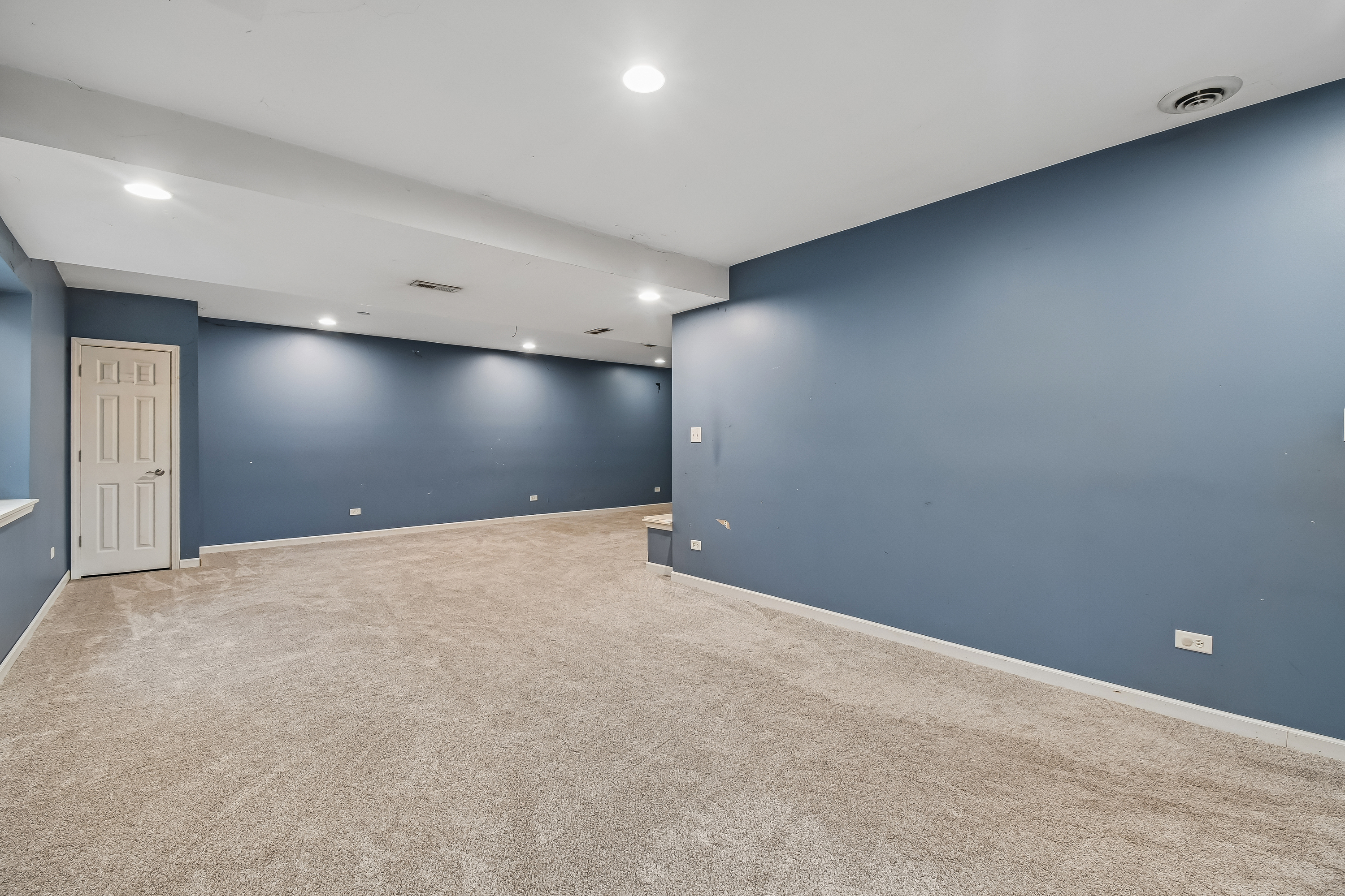 Photo 19 of 69 of 1409 Baltz Dr, Joliet, IL