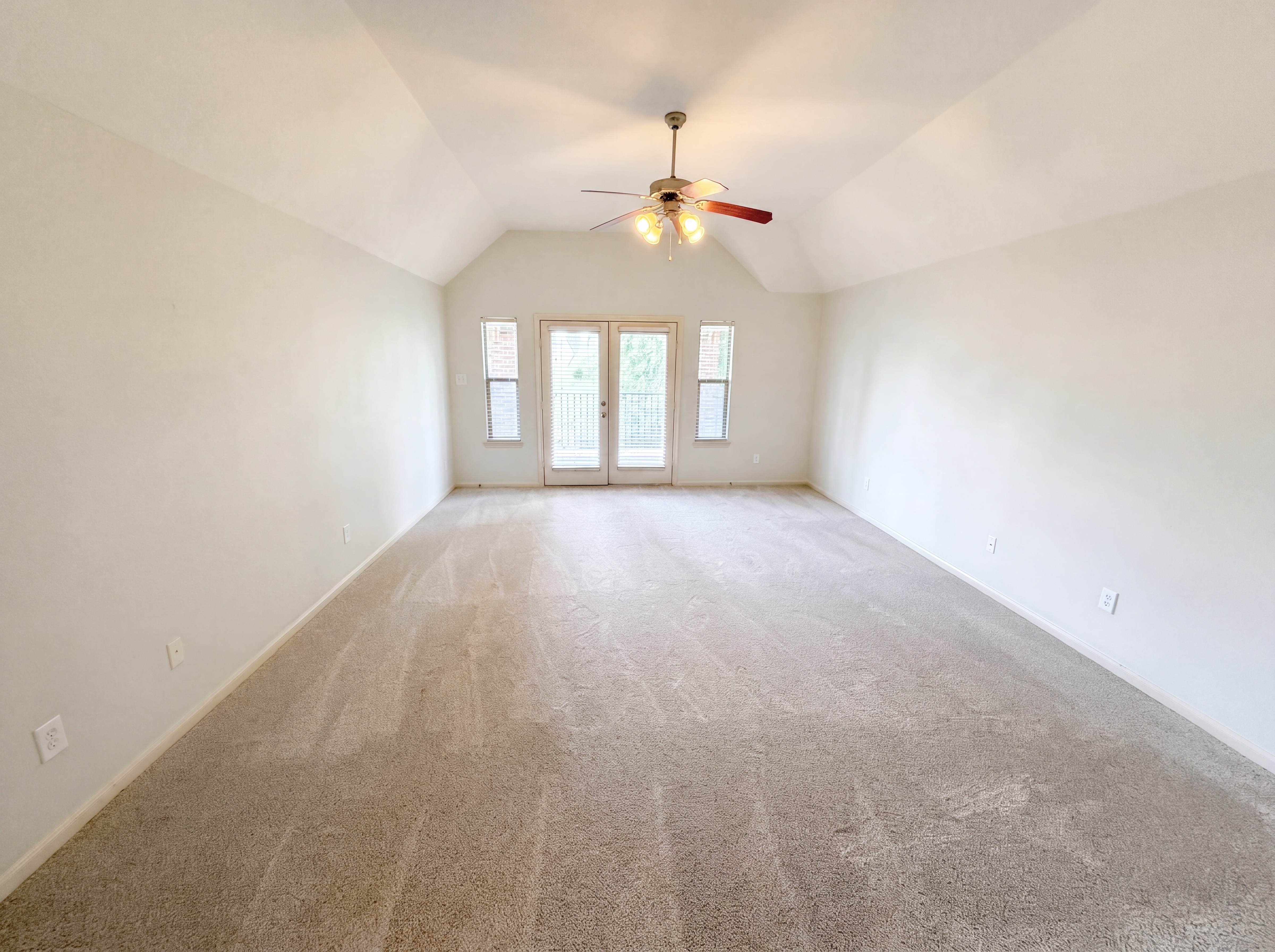 Photo 9 of 36 of 15822 Maple Shores Dr, Houston, TX