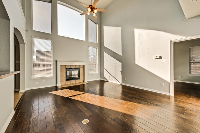 Photo 9 of 29 - 2911 Lochwood Cir, Corinth, TX 76208