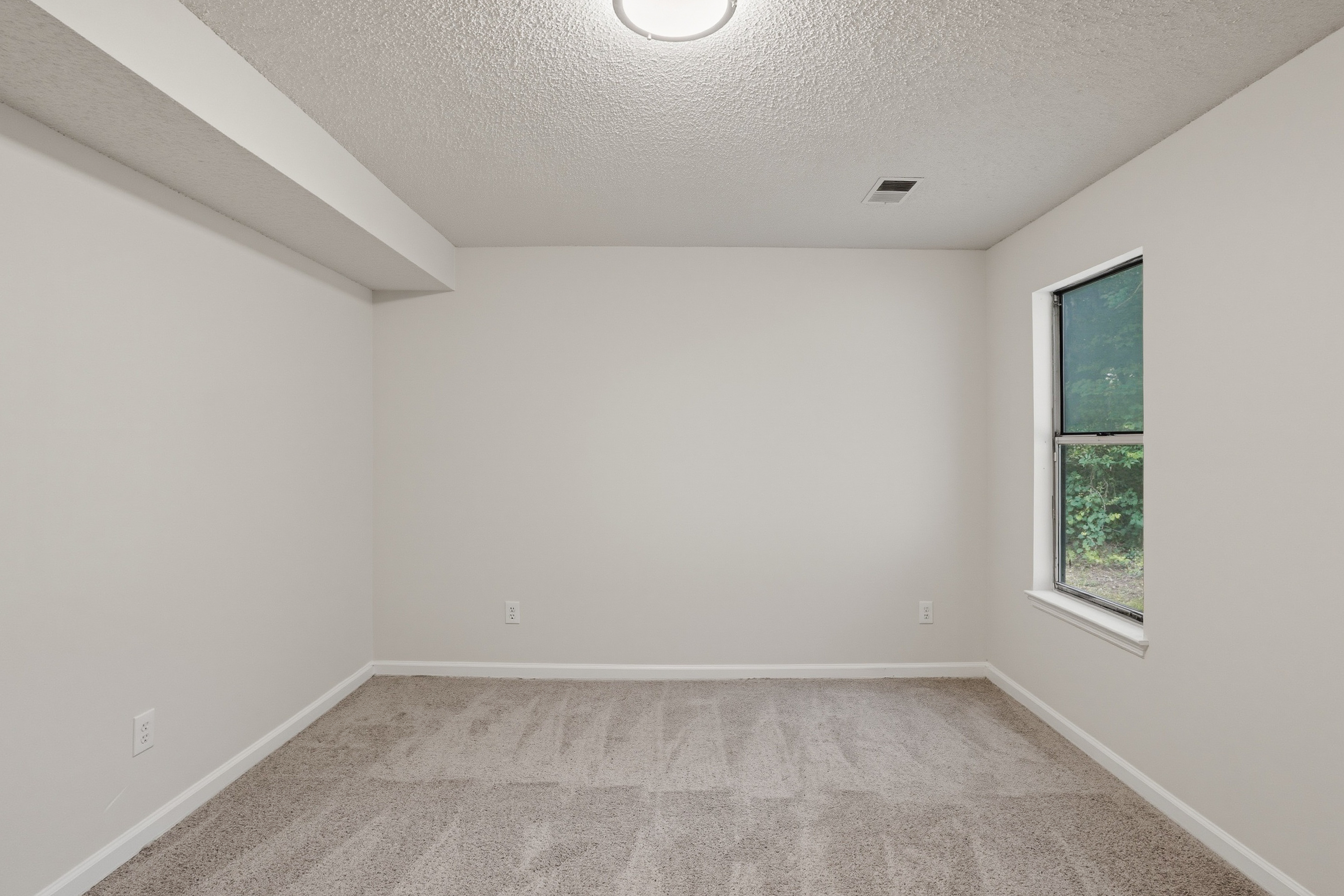 Photo 16 of 32 of 3318 Maison Ct, Lithonia, GA