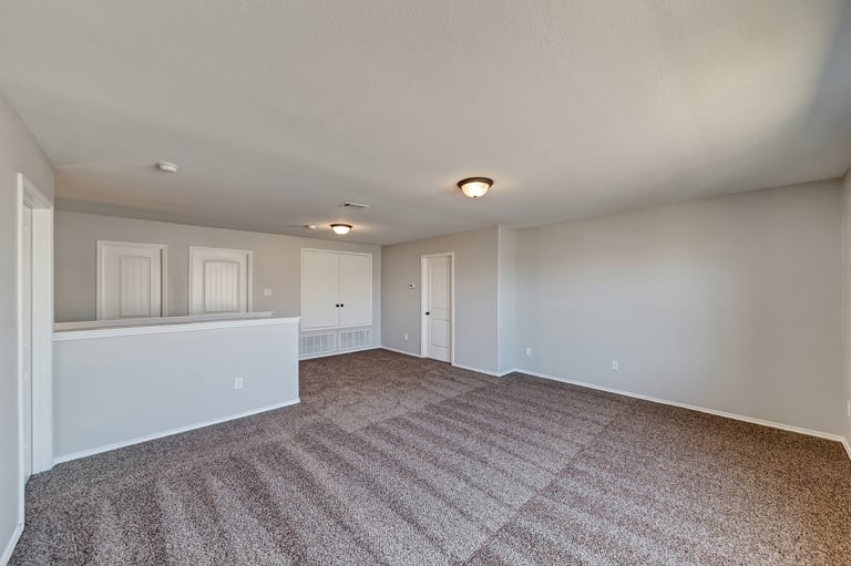 Photo 21 of 37 - 941 John Kennedy Dr, Saginaw, TX 76179