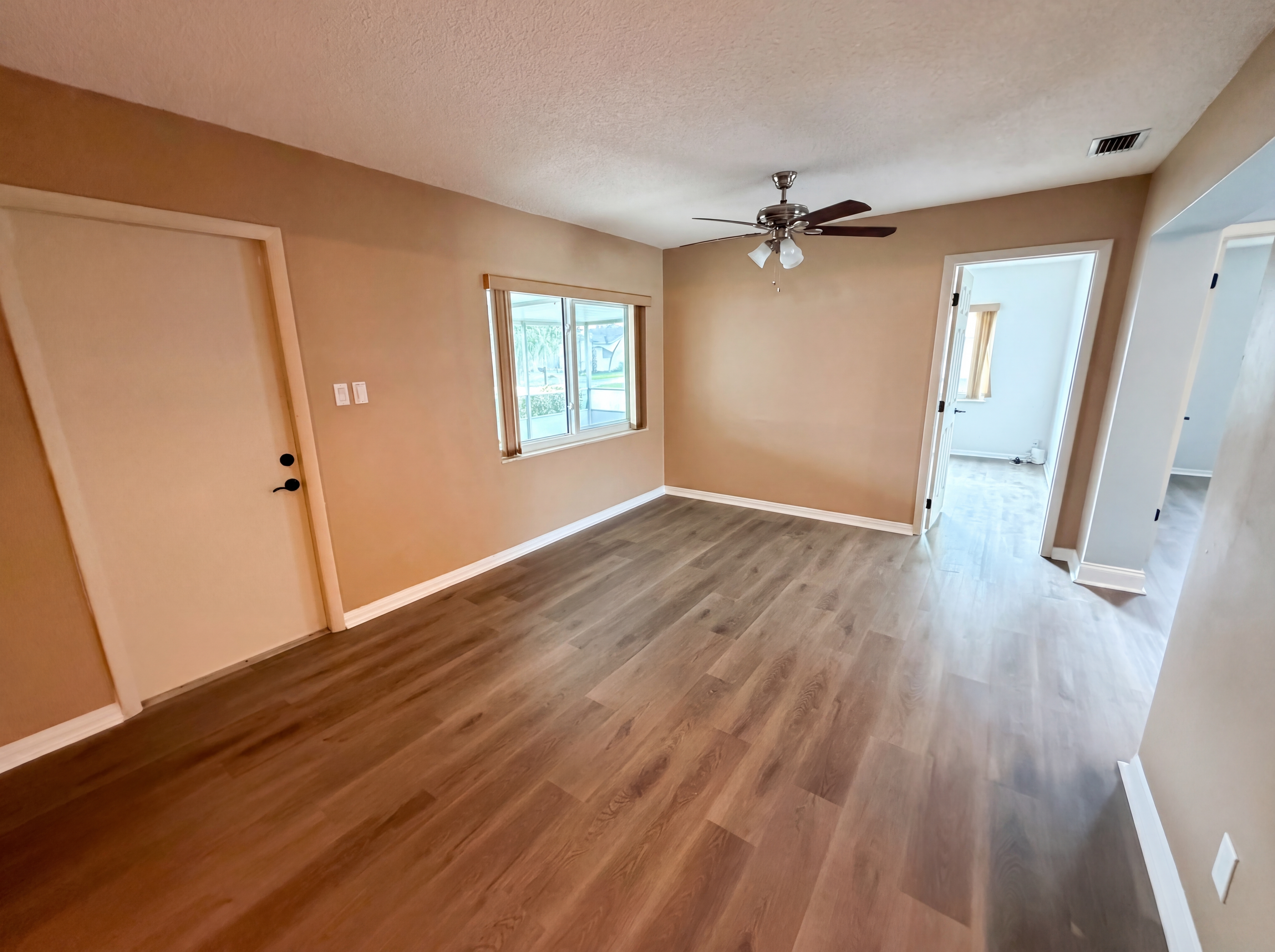 Photo 9 of 21 of 9605 NW 81st St, Tamarac, FL