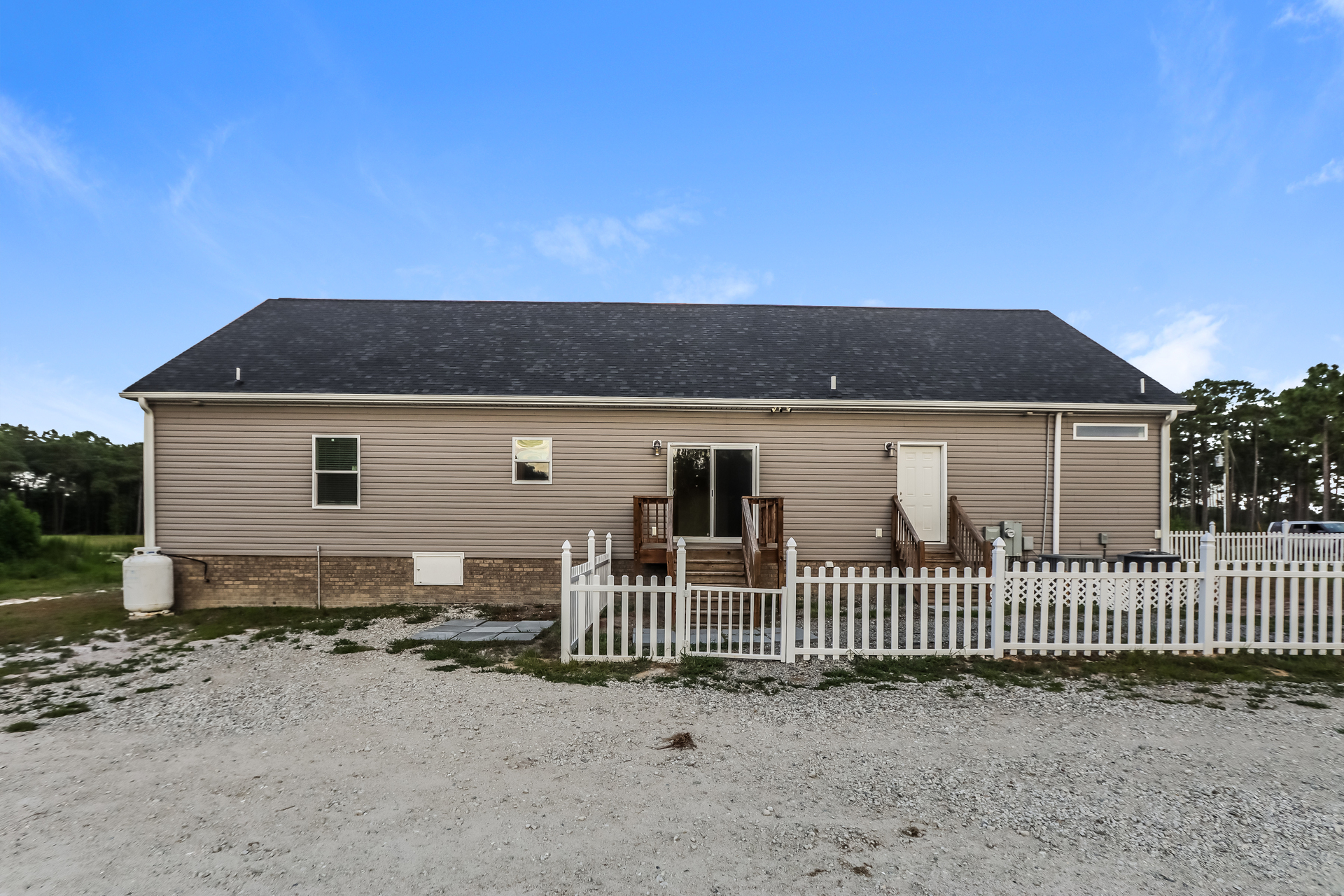 Photo 5 of 22 of 2147 Rosemary Ln SW, Supply, NC