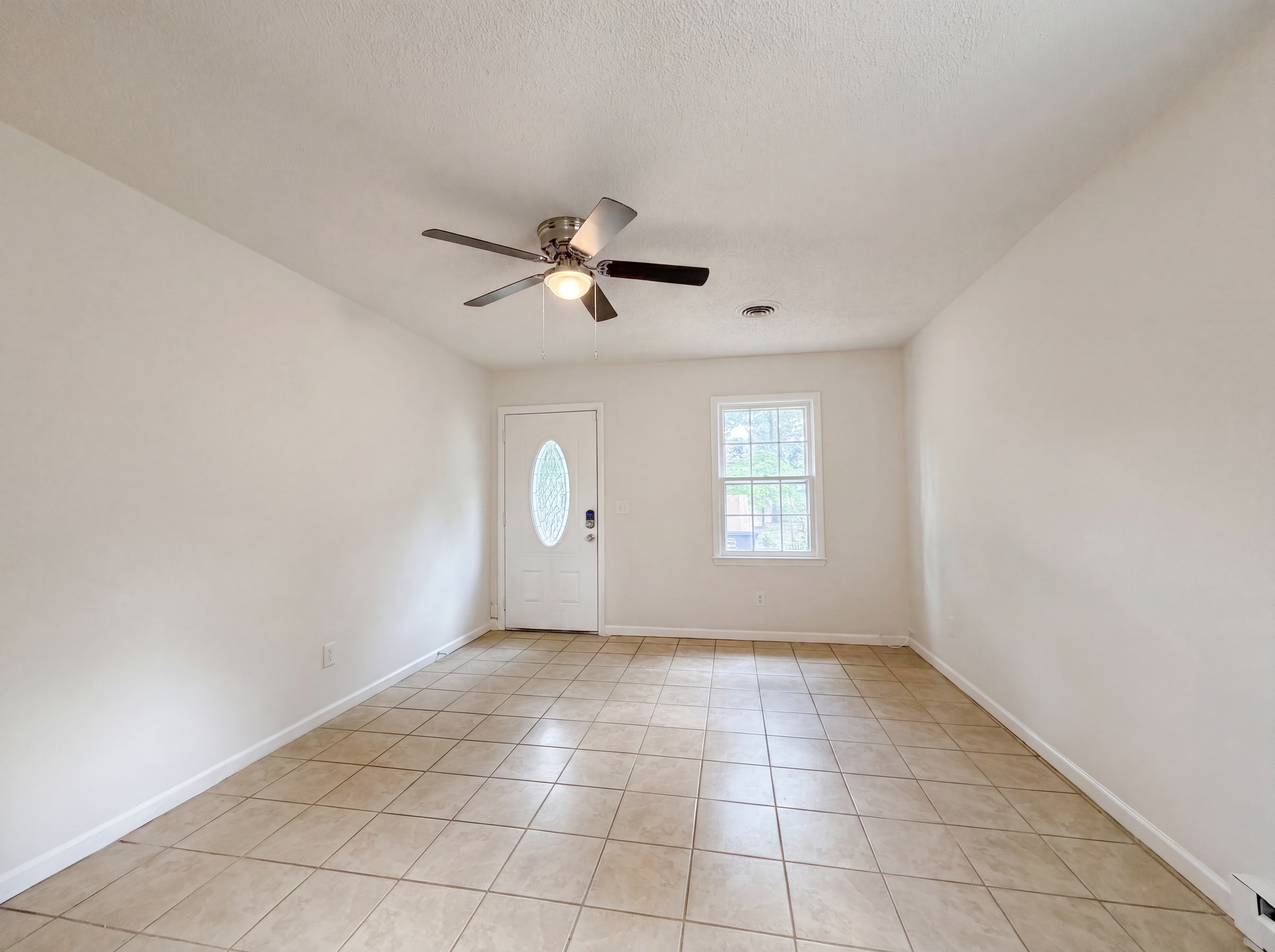 Photo 10 of 23 of 4708 Chaucer Dr, Greensboro, NC