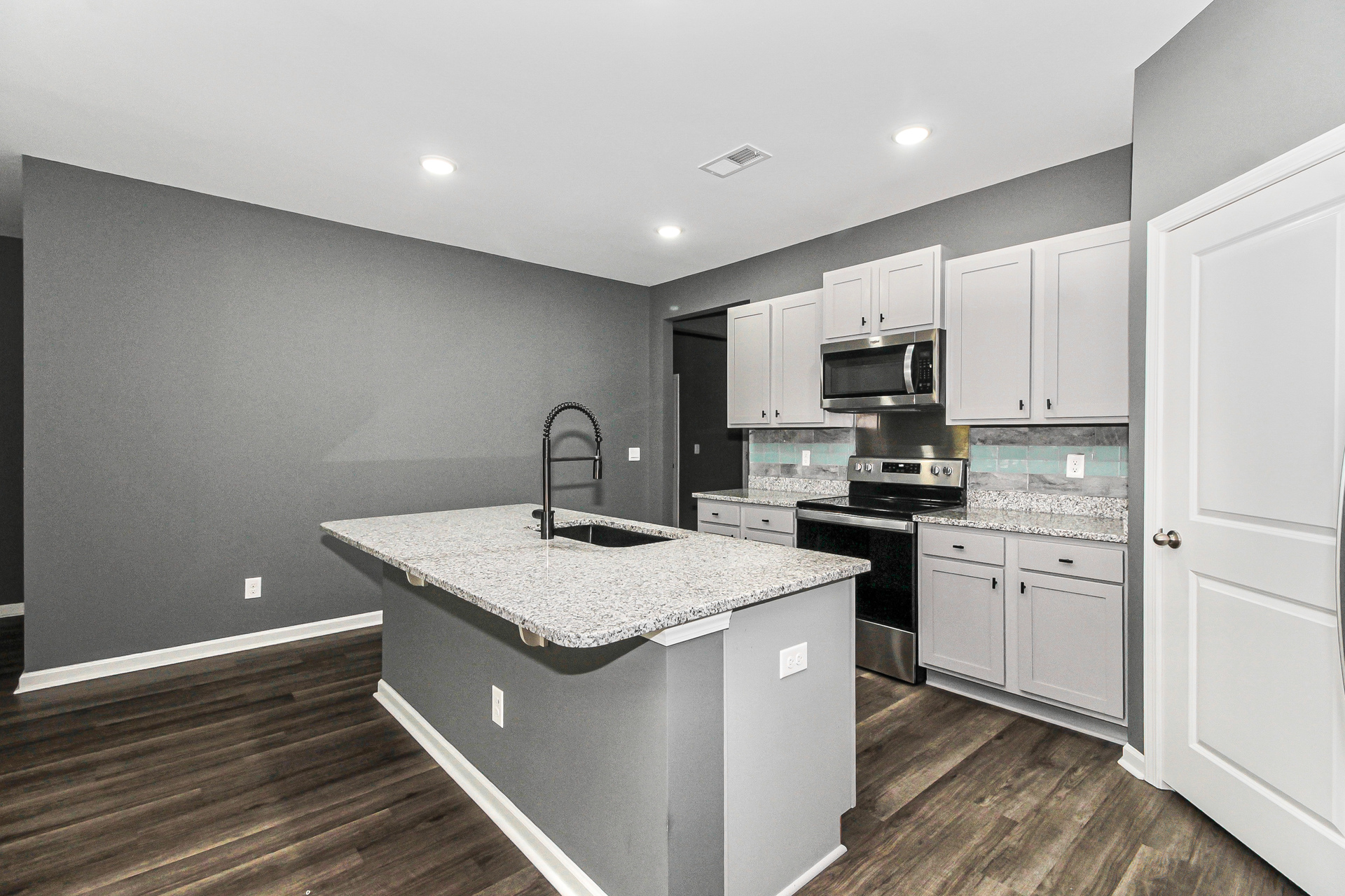 Photo 7 of 21 of 464 St Kitts Way, Winnabow, NC