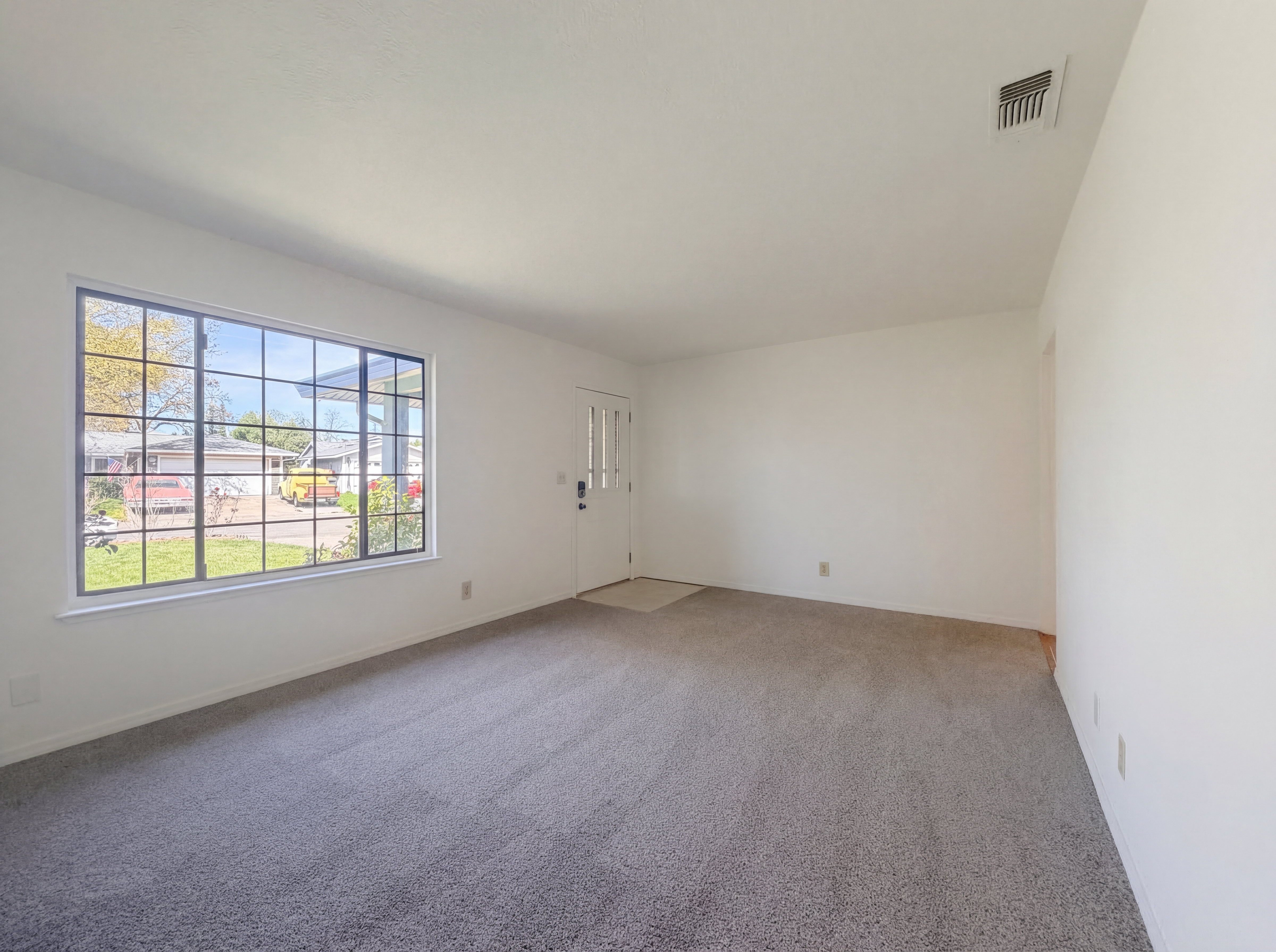 Photo 11 of 33 of 4814 Monet Way, Sacramento, CA