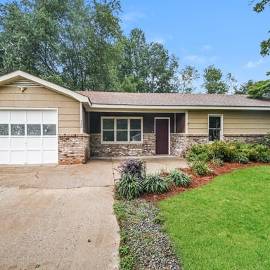 Property photo 1 of 320 Aqua Dr