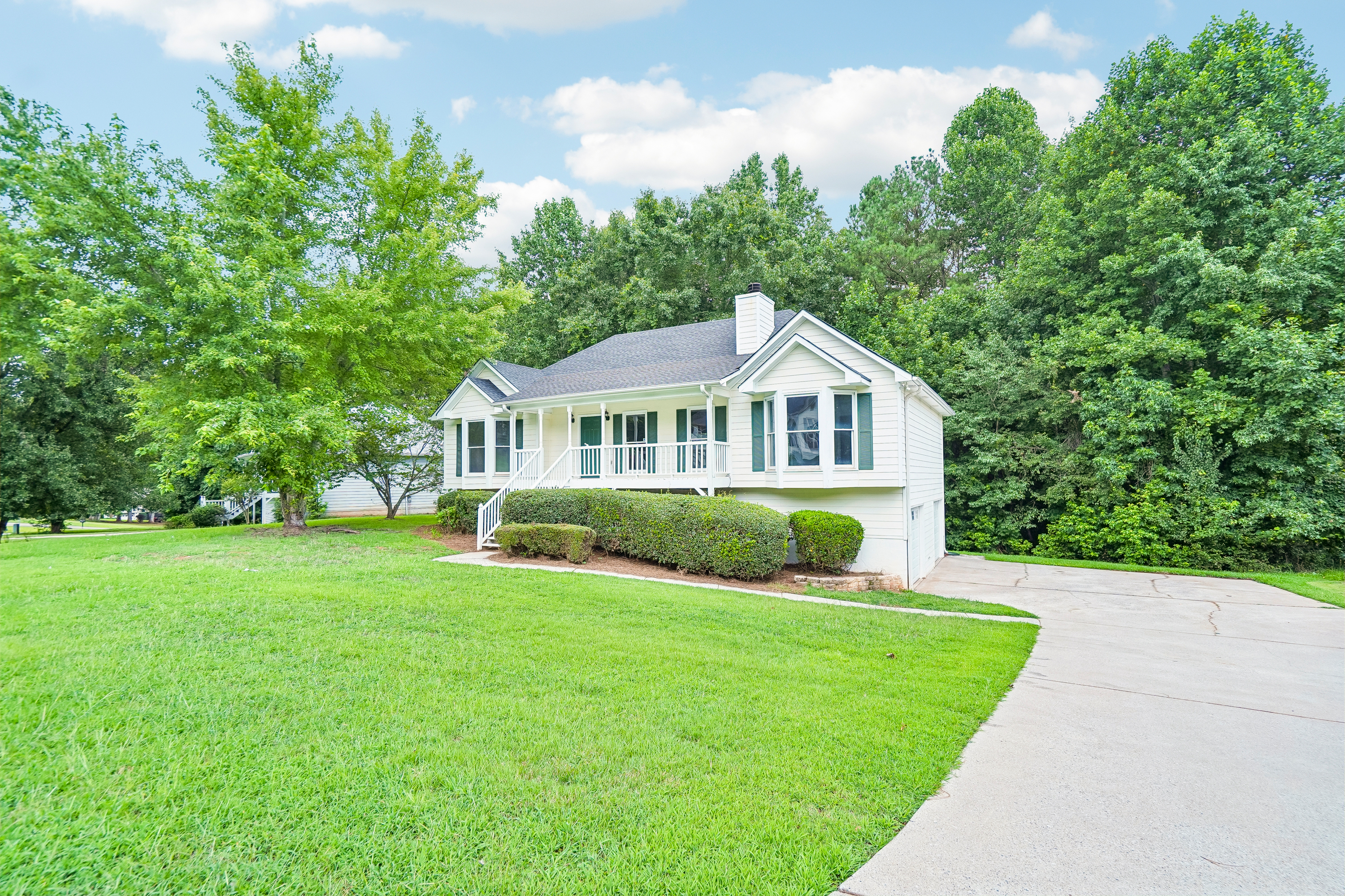 Photo 17 of 28 of 484 Legacy Park Dr, Powder Springs, GA