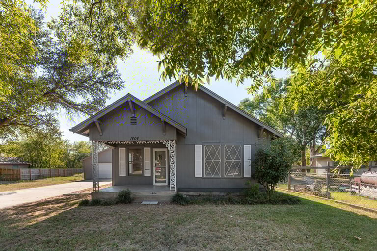 Photo 26 of 30 - 1404 Stanwood Ave, Cleburne, TX 76033