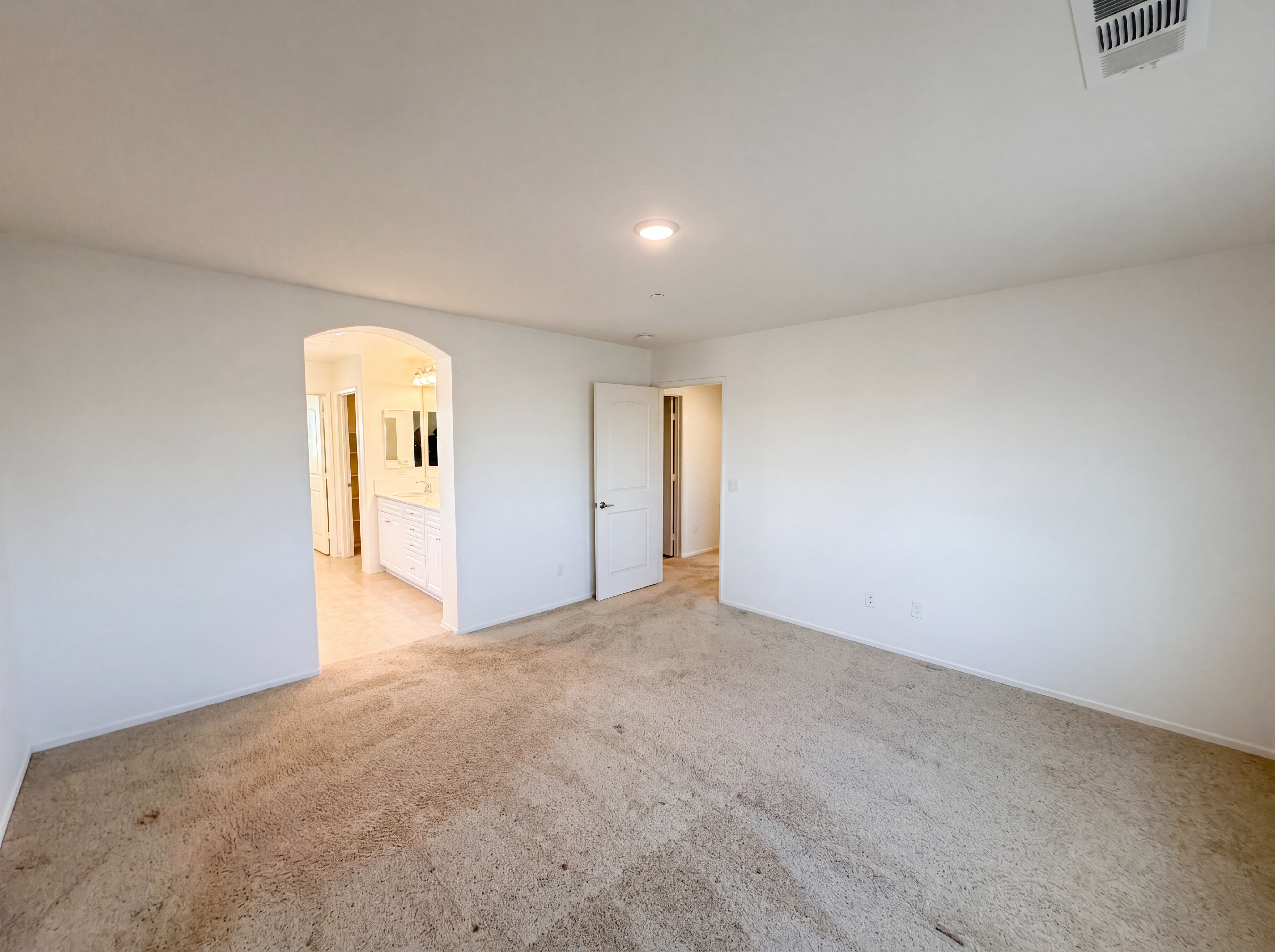 Photo 4 of 34 of 15110 Paseo Verde Pl, Victorville, CA