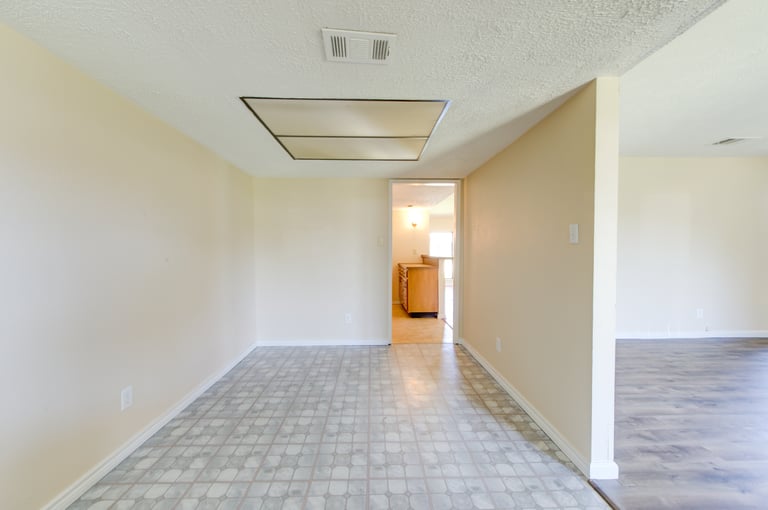Photo 9 of 28 - 2105 Lewis Trl, Grand Prairie, TX 75052